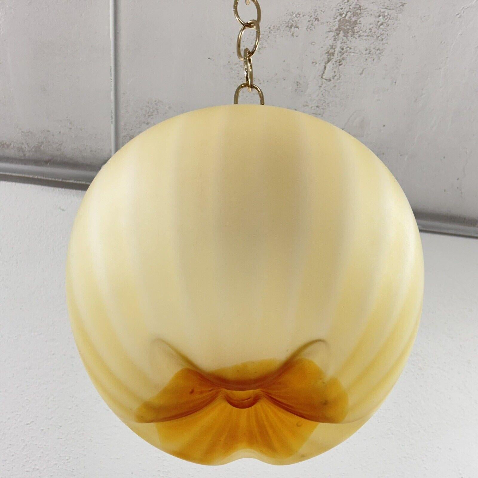 Italian Lampada a Sospensione In Vetro Satinato Anni 70 Design Modernariato in vendita