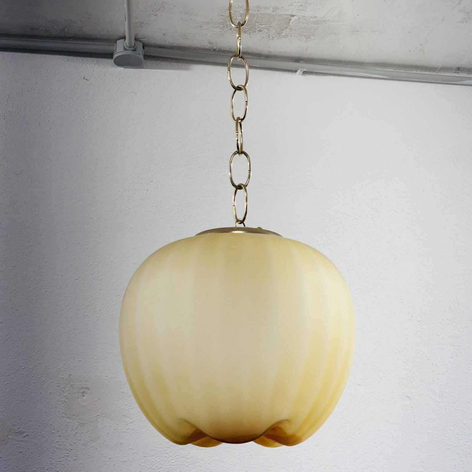 Lampada a Sospensione In Vetro Satinato Anni 70 Design Modernariato In condizioni buone in vendita a Taranto, IT