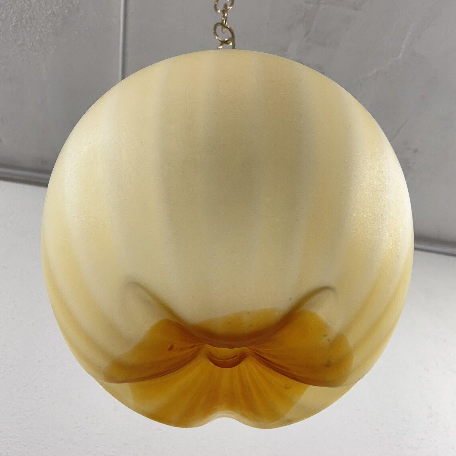 Late 20th Century Lampada a Sospensione In Vetro Satinato Anni 70 Design Modernariato in vendita
