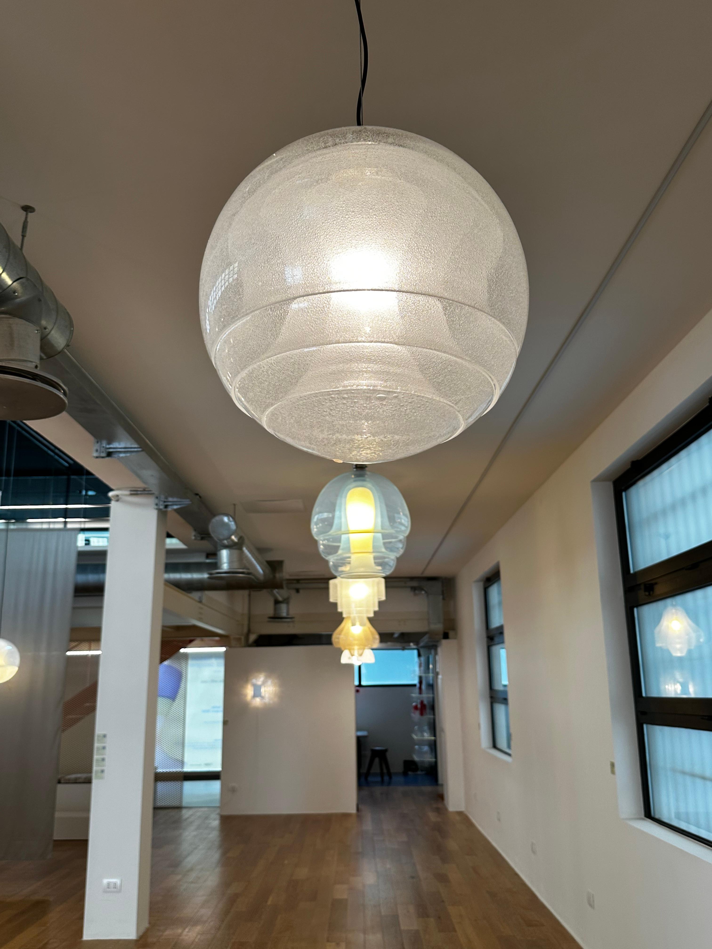 Late 20th Century LS177 sphere pendant lamp, design Carlo Nason for A.V. Mazzega For Sale