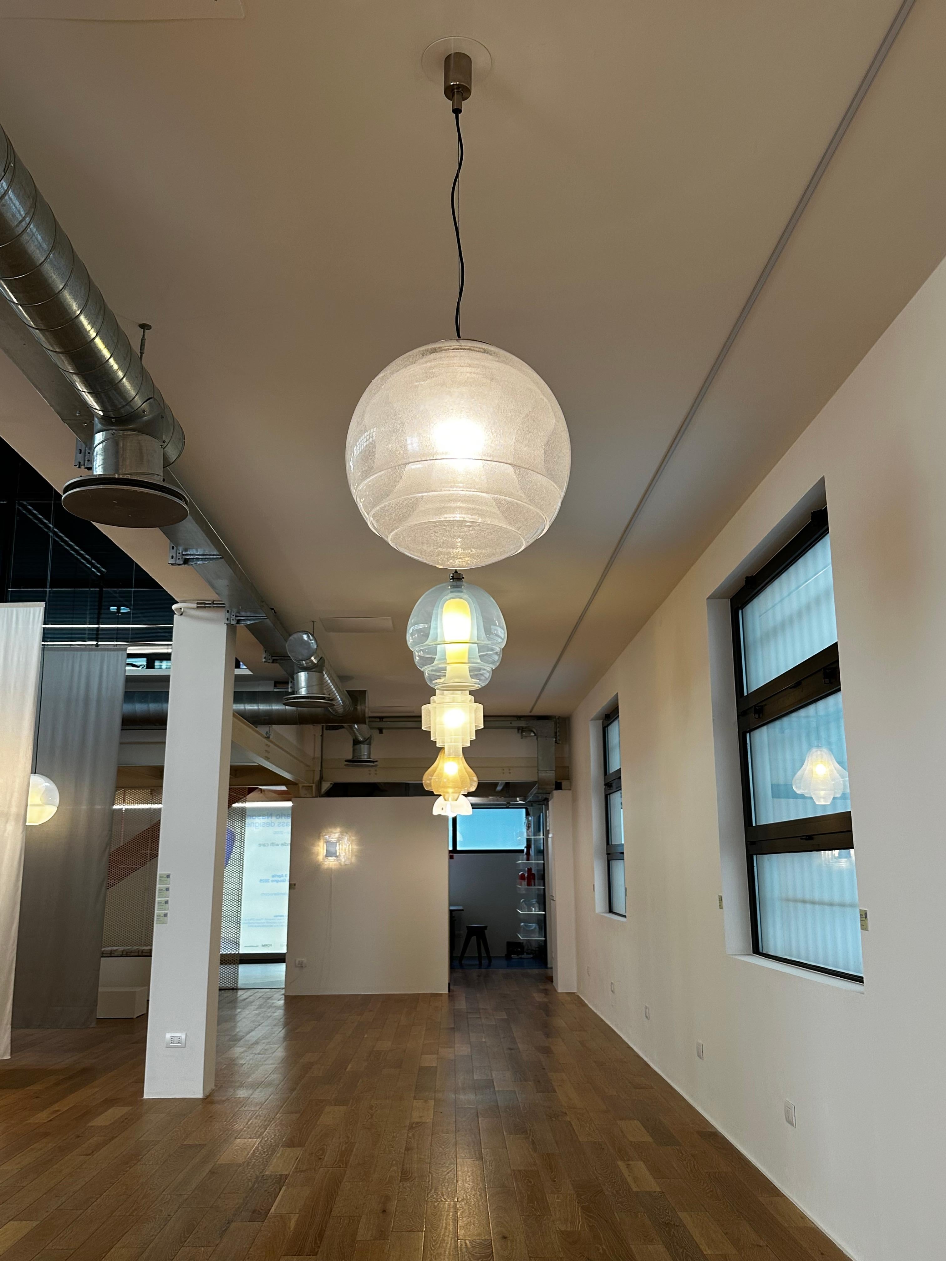 Murano Glass LS177 sphere pendant lamp, design Carlo Nason for A.V. Mazzega For Sale