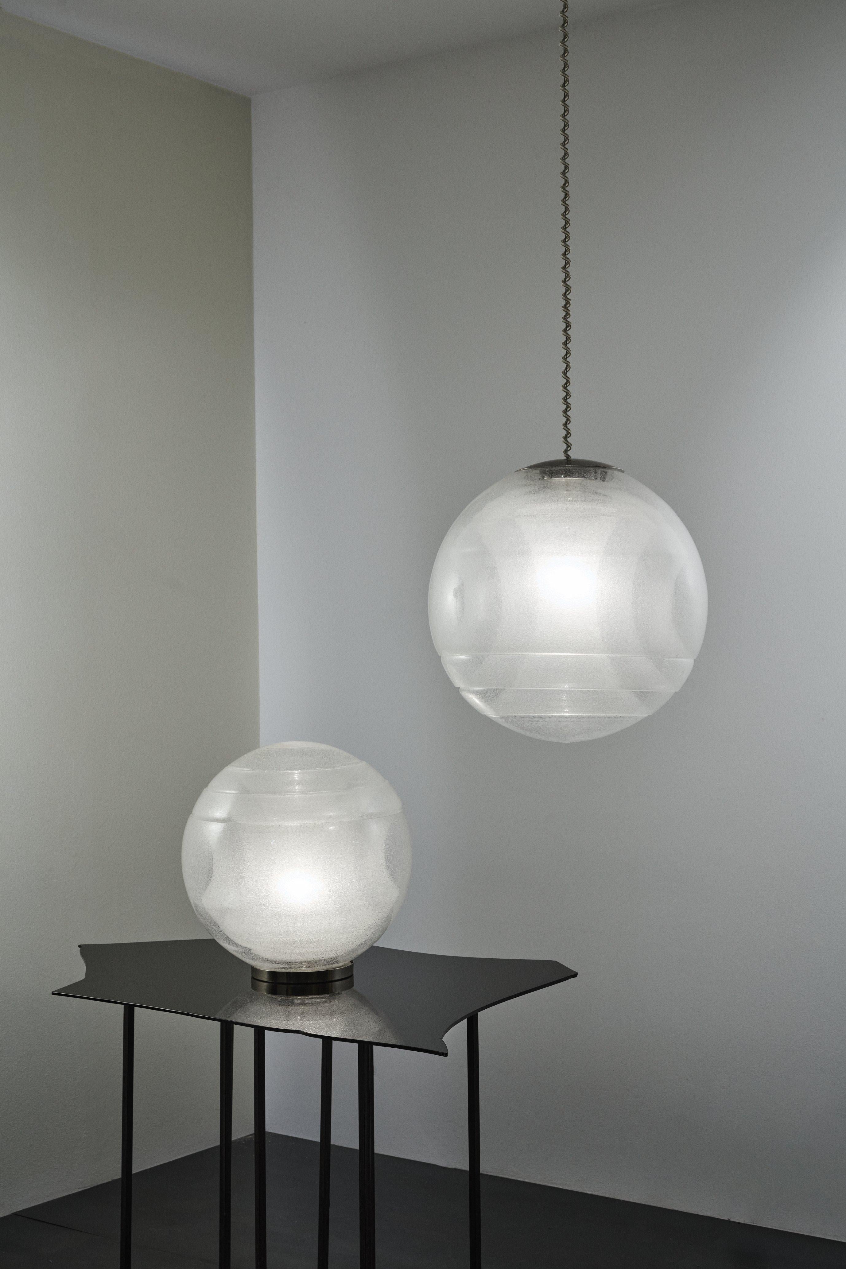 LS177 sphere pendant lamp, design Carlo Nason for A.V. Mazzega For Sale 1