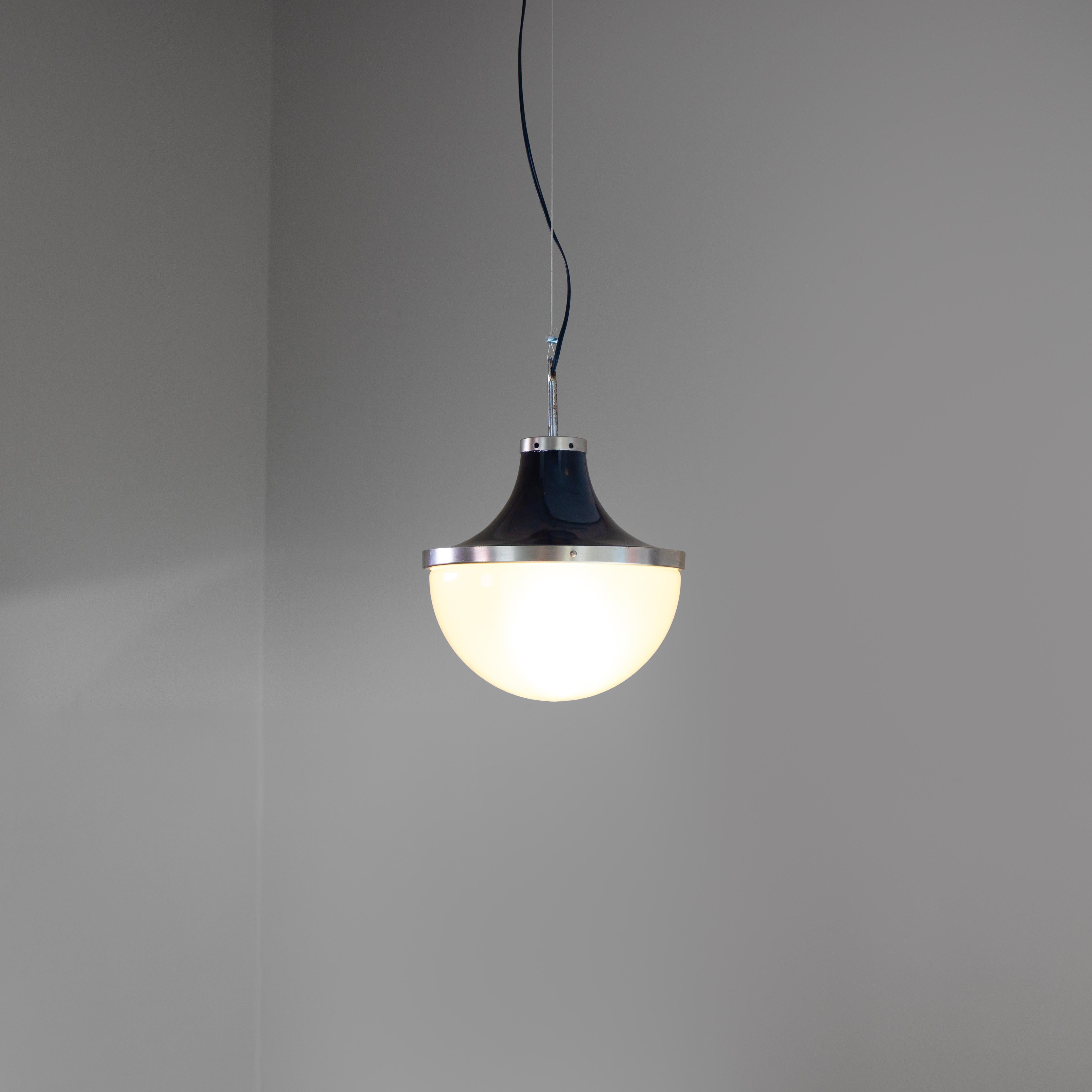 Lampada a sospensione Pi Cavo, Sergio Mazza, Artemide

Condizioni: Buone
Materiali: Metallo, vetro