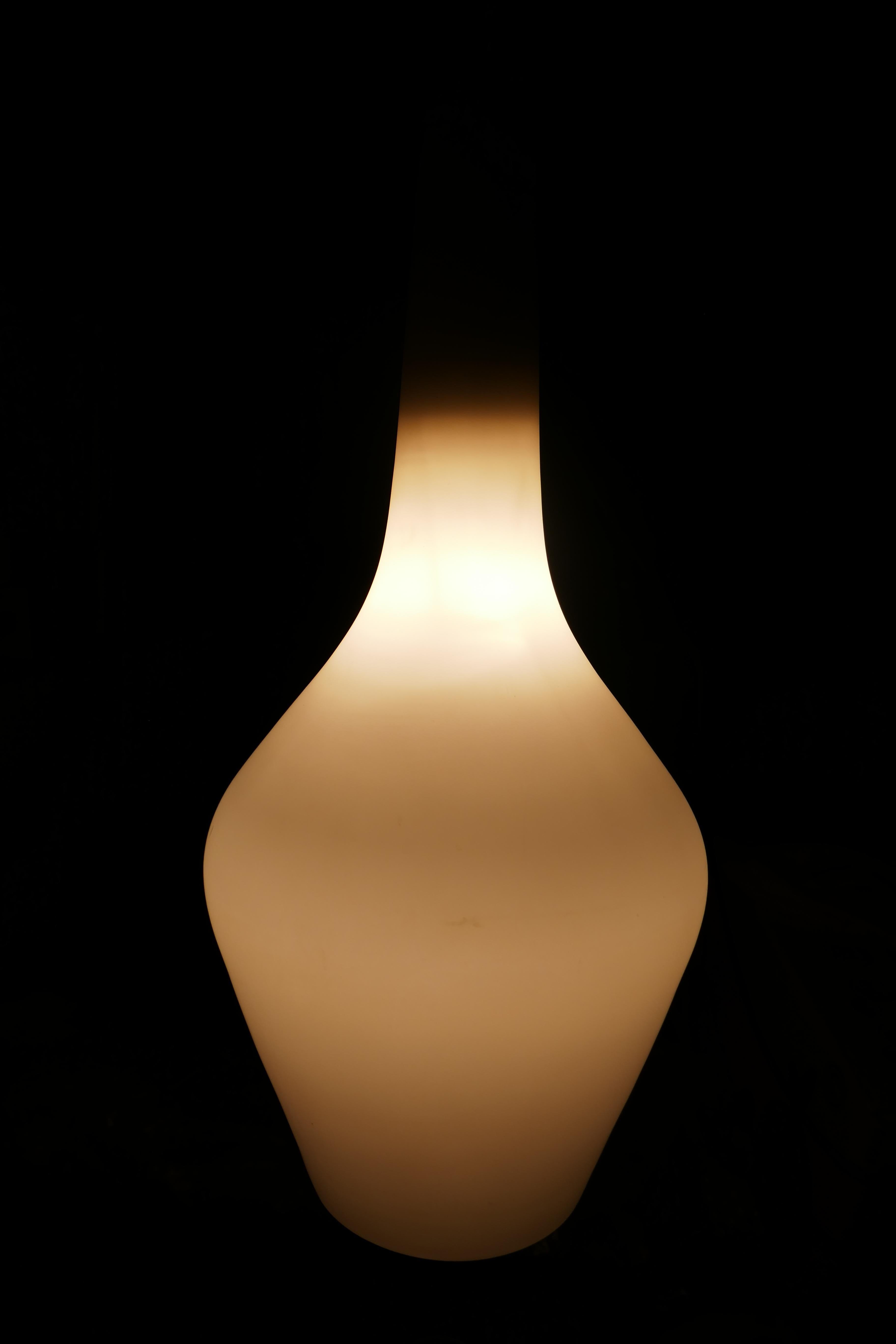 Modern Lampada a sospensione nello stile di Stilnovo - vetro opalino For Sale