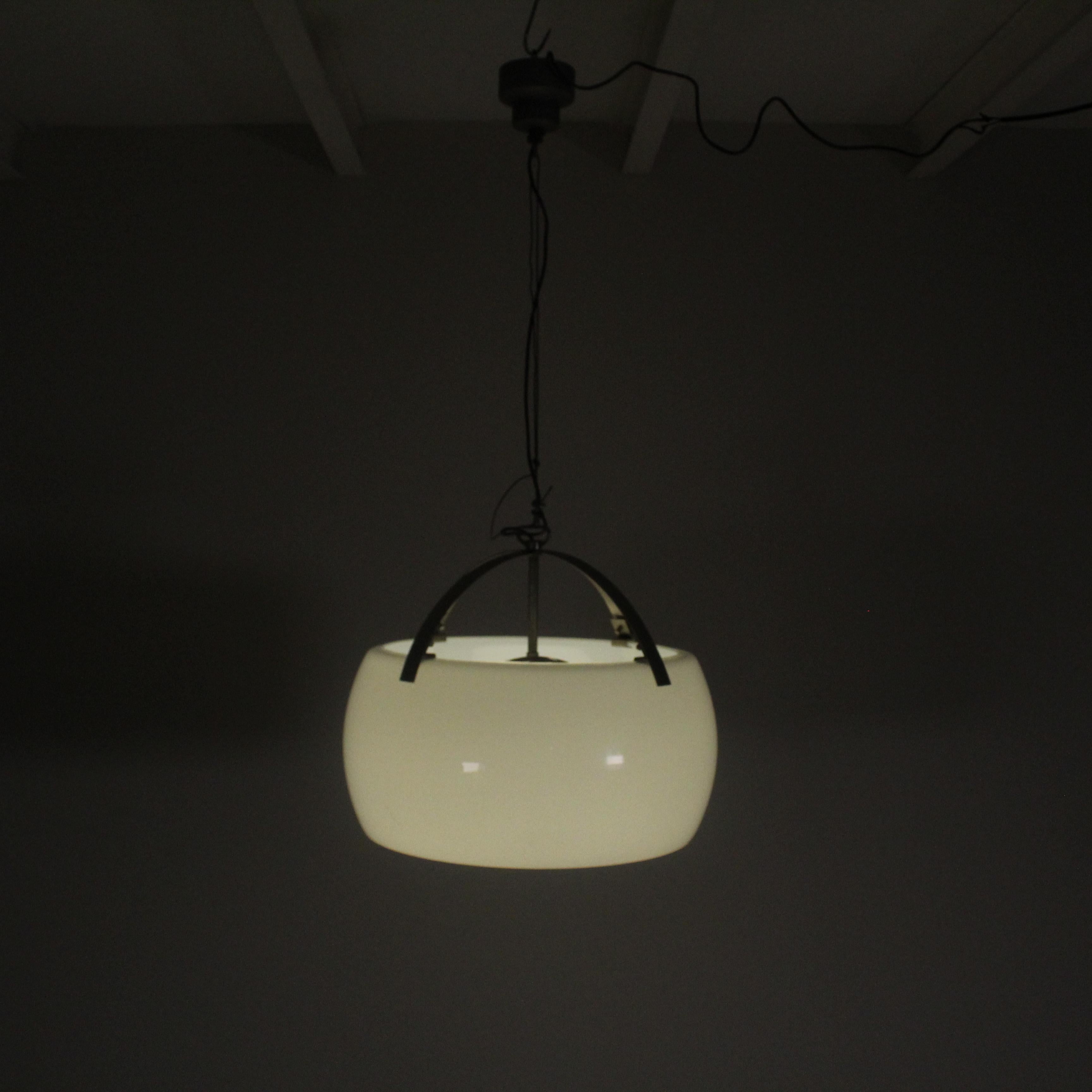 Lampada a sospensione Omega, Vico Magistretti, Artemide In condizioni buone in vendita a Milano, Lombardia