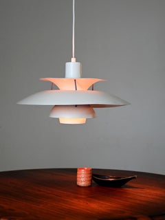 Lampada a sospensione ‘PH5’ di Poul Henningsen per Louis Poulsen