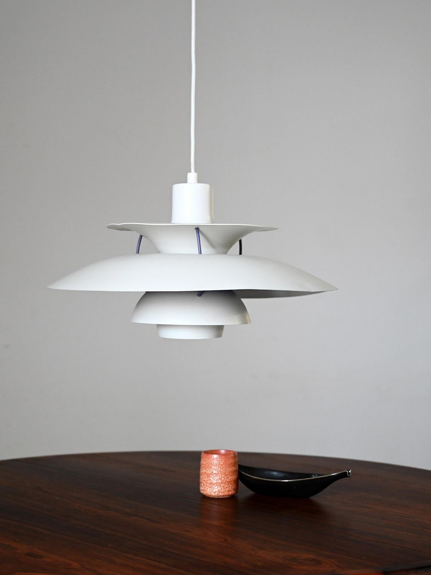 Scandinavo moderno Lampada a sospensione 'PH5' di Poul Henningsen per Louis Poulsen in vendita