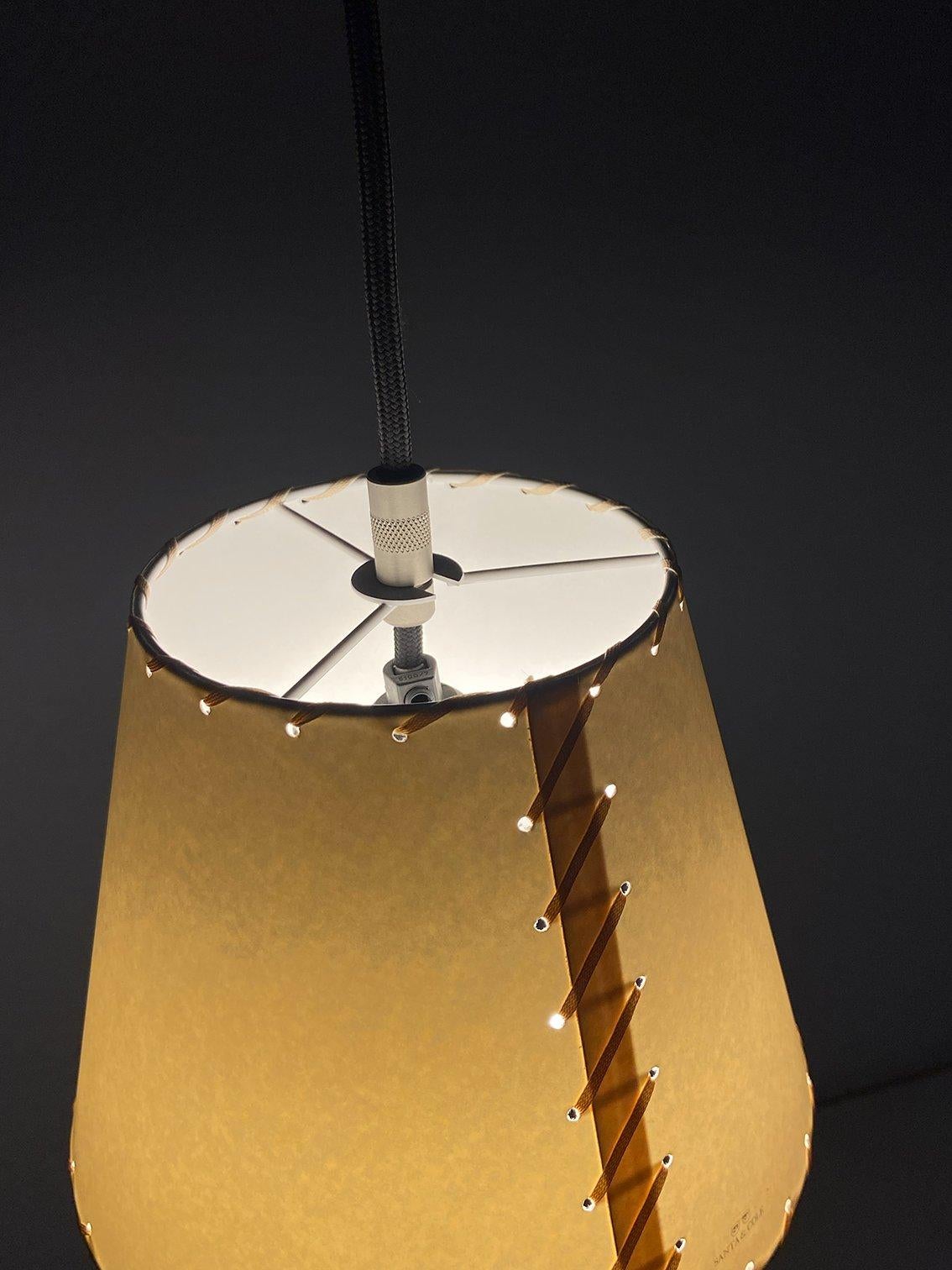 Lampada a sospensione SiSiSi prodotta da Santa e Cole nel 1990 in vendita 1