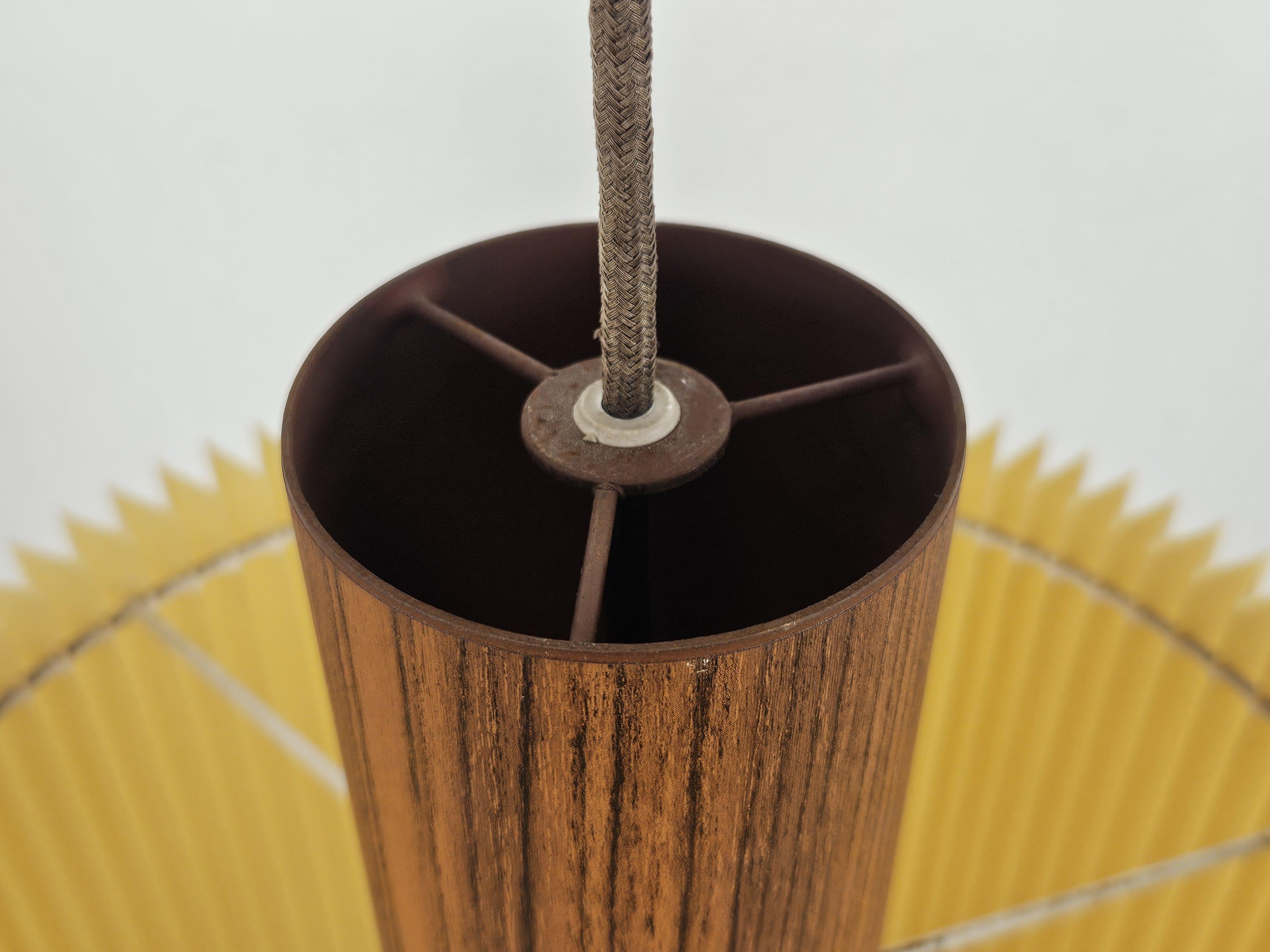 Lampada a sospensione stile scandinavo in metallo e carta plissettata, 1970 6