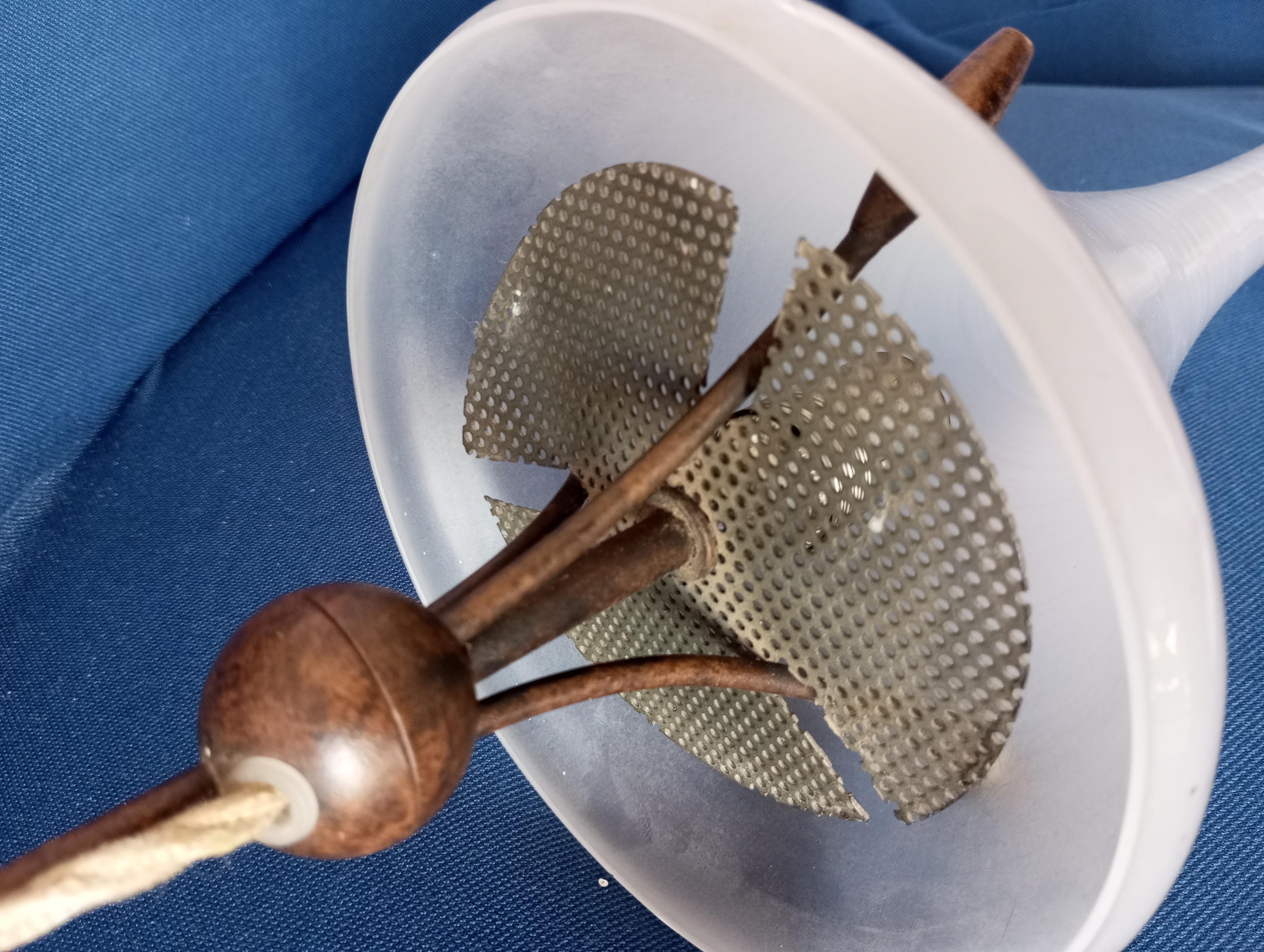 Lampada a sospensione vintage  a forma allungata in vetro di Murano bianco in vendita 1