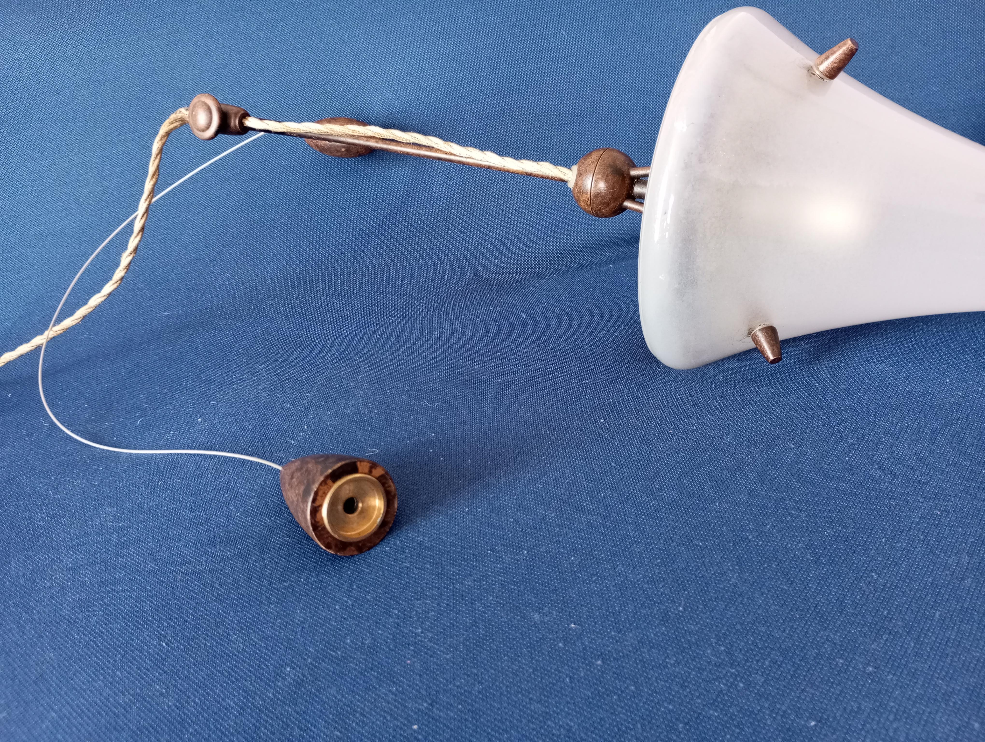 Lampada a sospensione vintage  a forma allungata in vetro di Murano bianco in vendita 4
