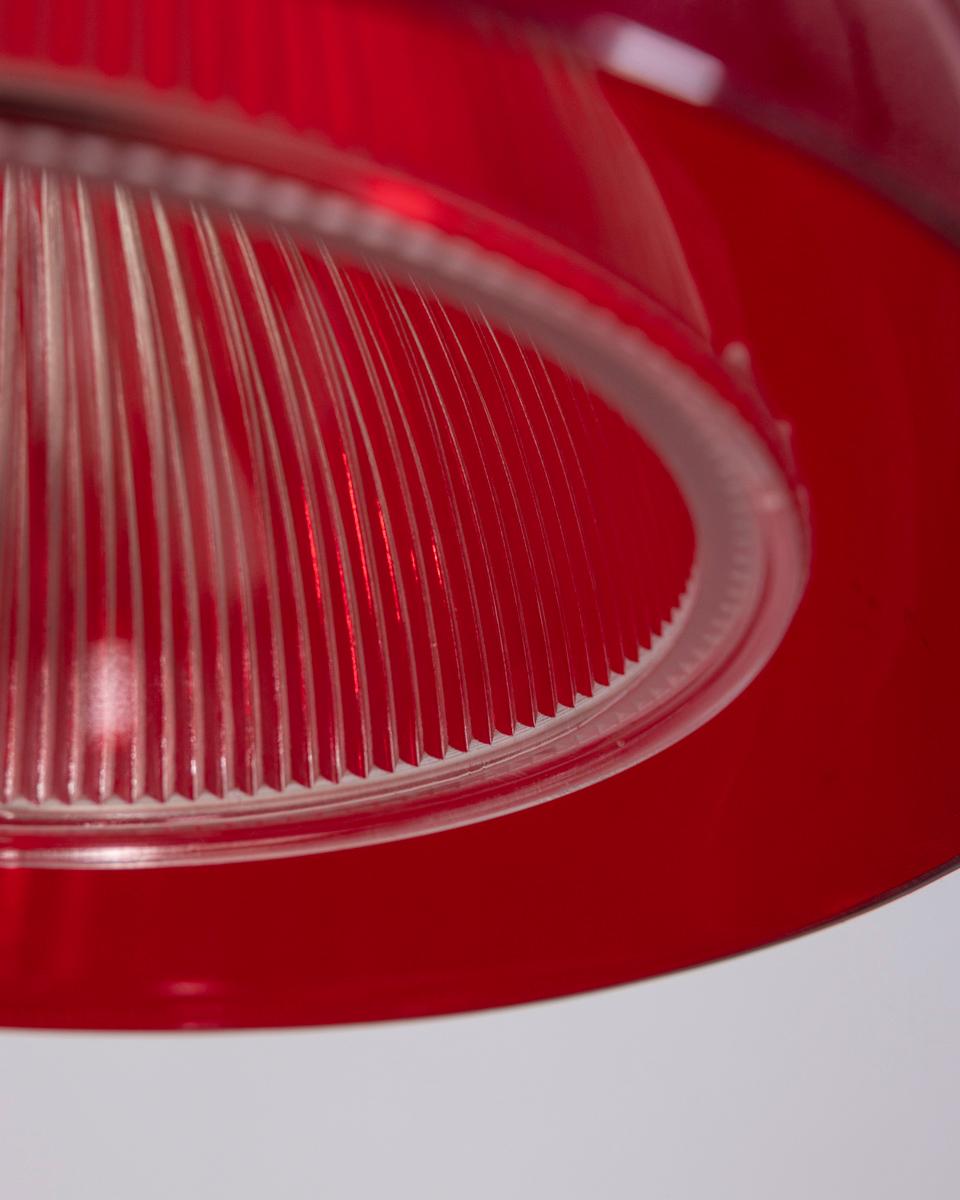 Lampe à sospensione vintage anni '80 en plexiglass rosso, design Italiano Bon état - En vente à None, IT