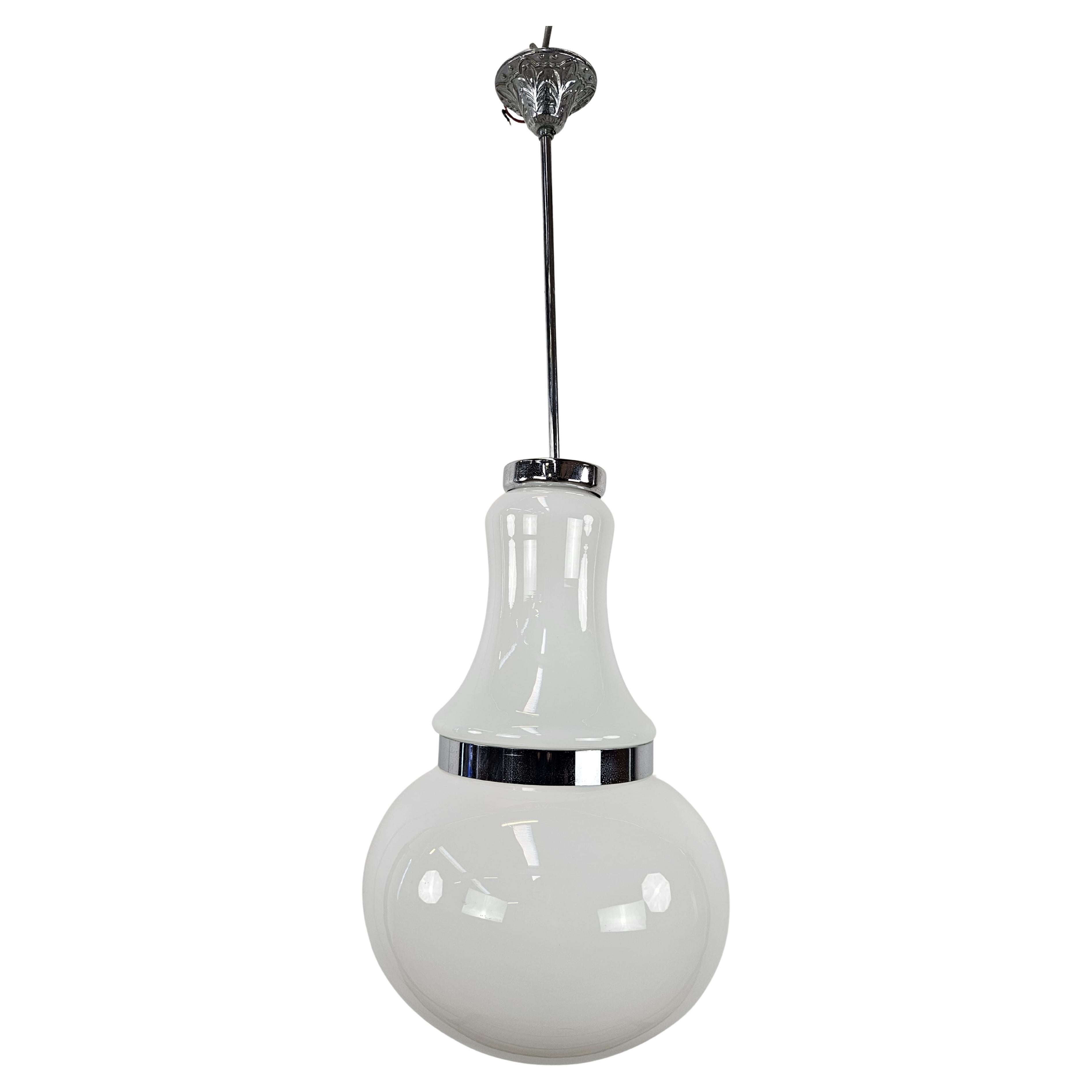 Lámpara colgante vintage de cristal blanco y metal con mano de obra