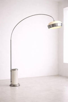 Italienische 70er-Jahre-StudioLuce-Stahlguss-Monumentalbogenlampe.