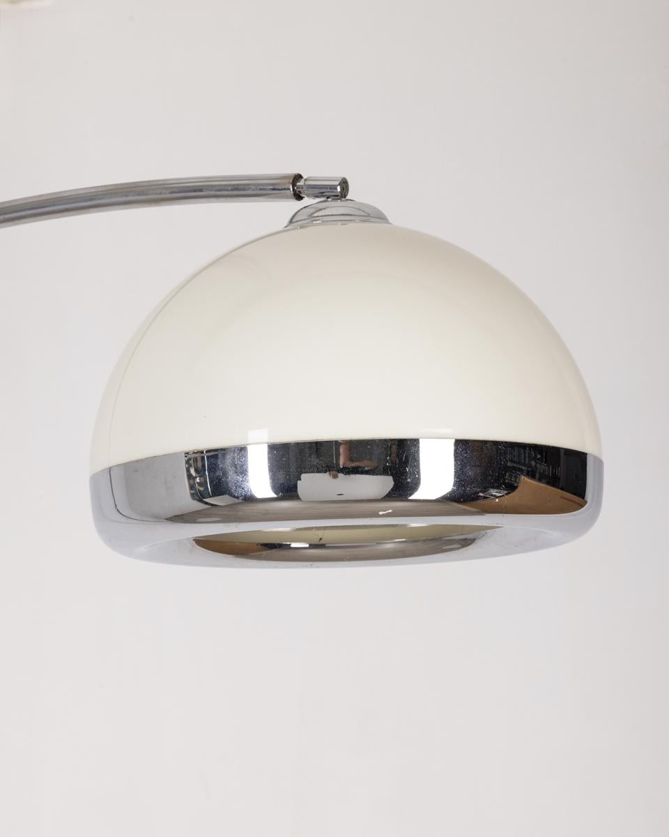 Fine XX secolo Lampada ad arco vintage anni 70 in marmo e metallo design Italiano in vendita