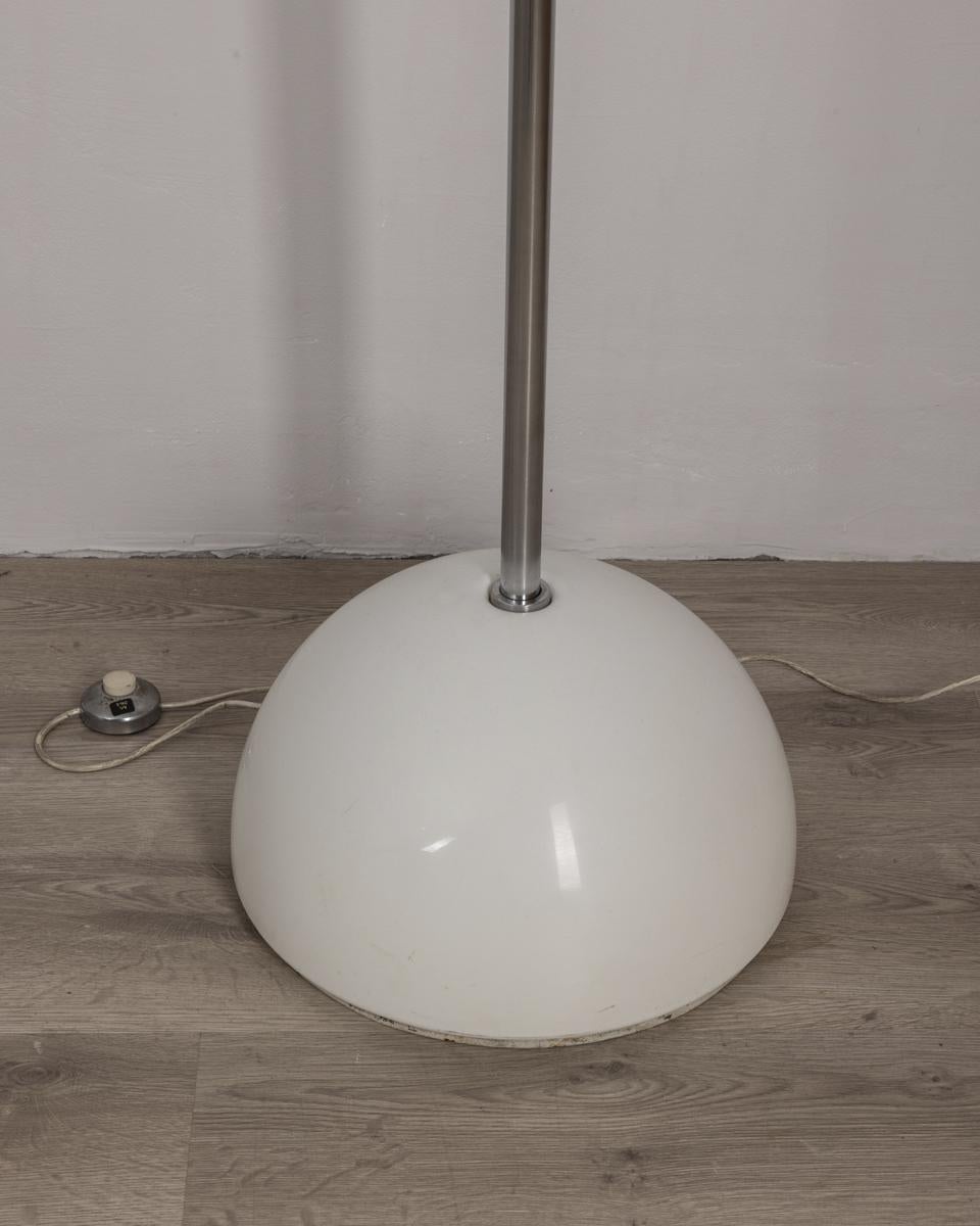 Late 20th Century Lampe à arc vintage des années 70 modèle focus conçu par Fabio Lenci pour Guzzini en vente