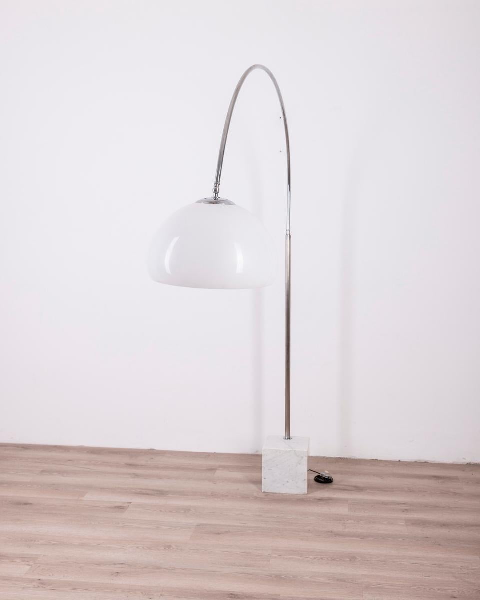 Arc lamp with marble base and chromed metal frame, white plastic shade, arm fully adjustable 360° and height, Italian design, 1970s.

CONDITION: In good condition, working, shows signs of wear given by time.

DIMENSIONS: Maximum height  245 cm;
