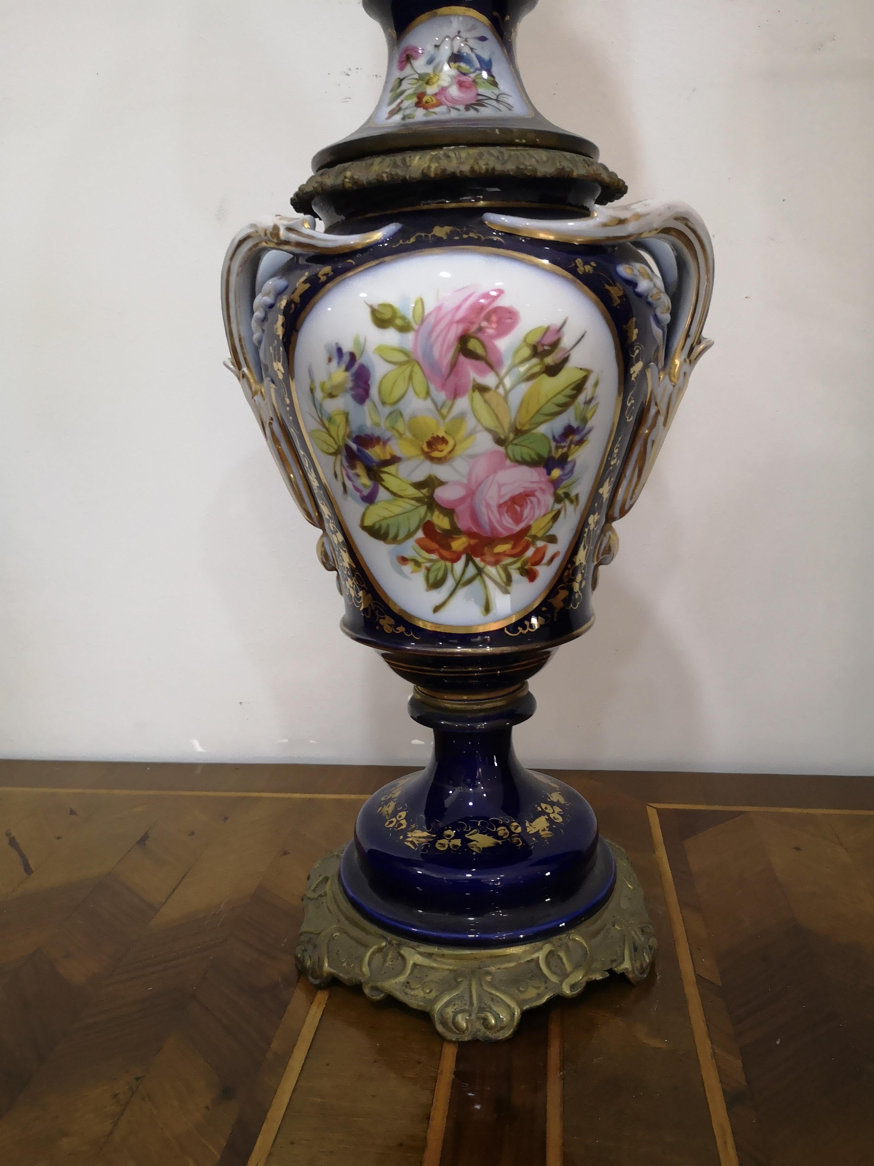 Sèvres porcelain oil lamp, mid-19th century For Sale 8
