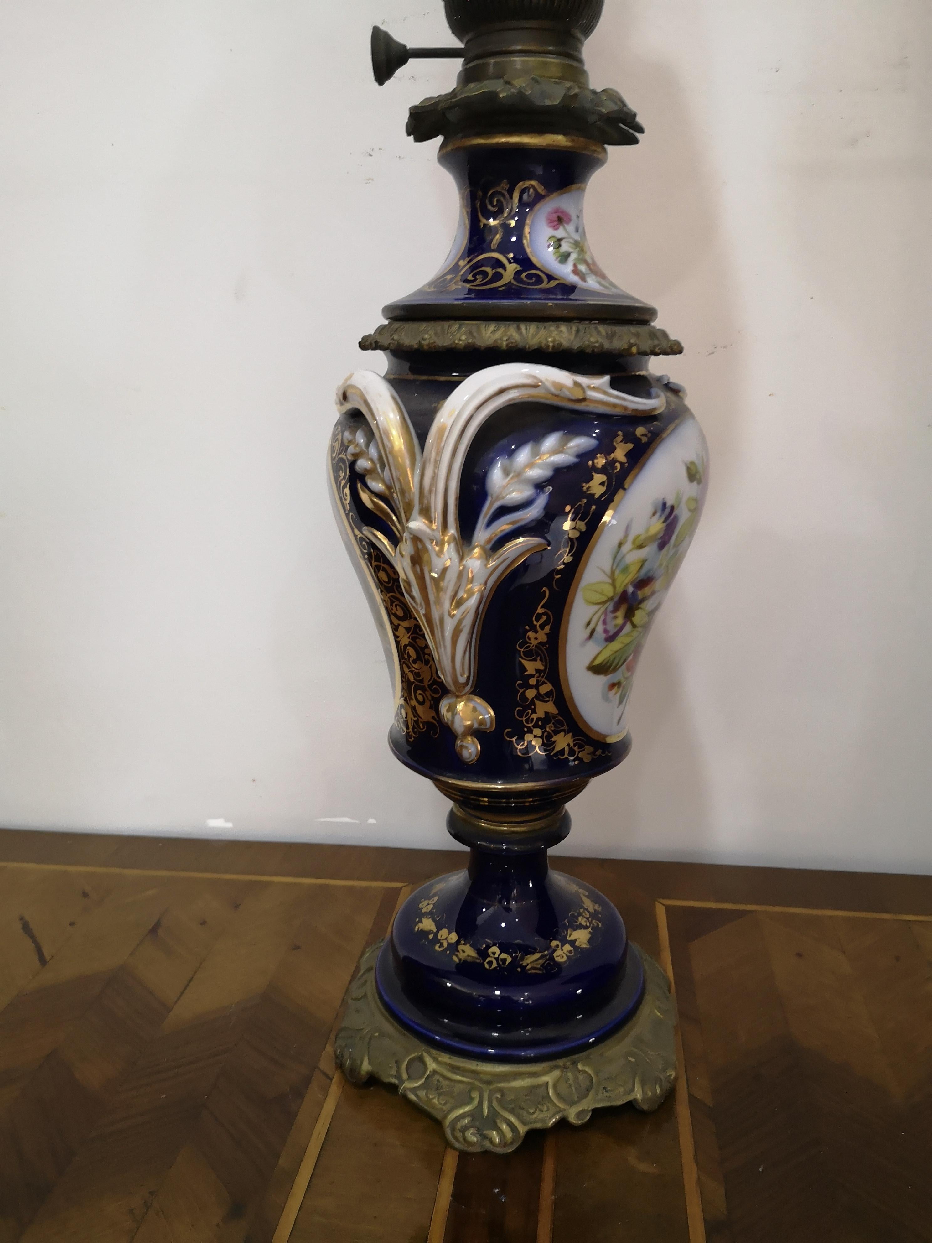 Sèvres porcelain oil lamp, mid-19th century For Sale 11