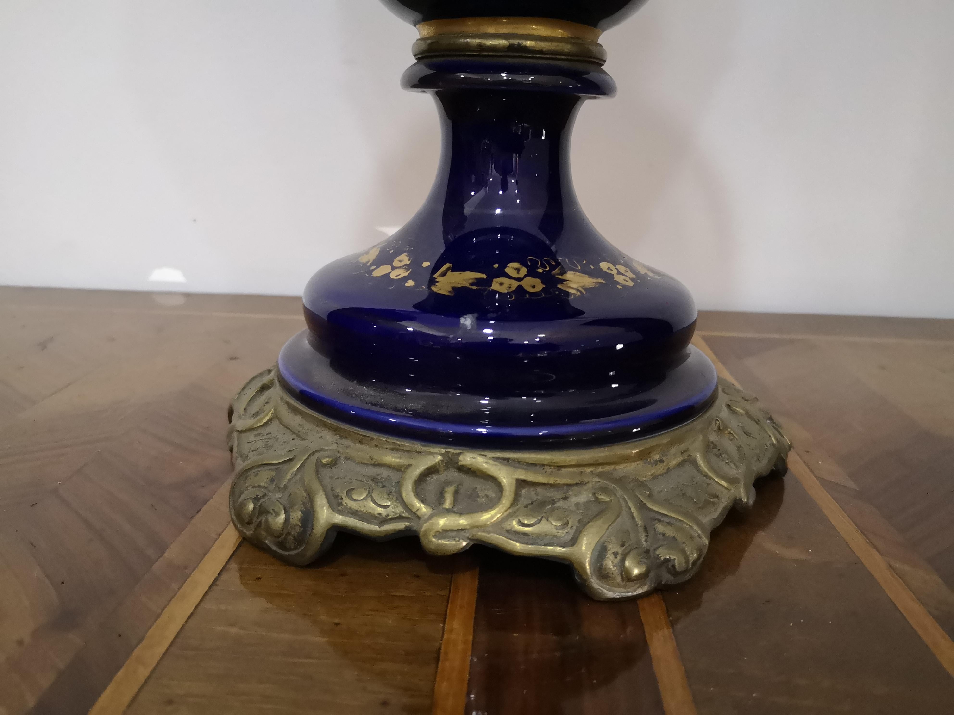 Sèvres porcelain oil lamp, mid-19th century For Sale 1