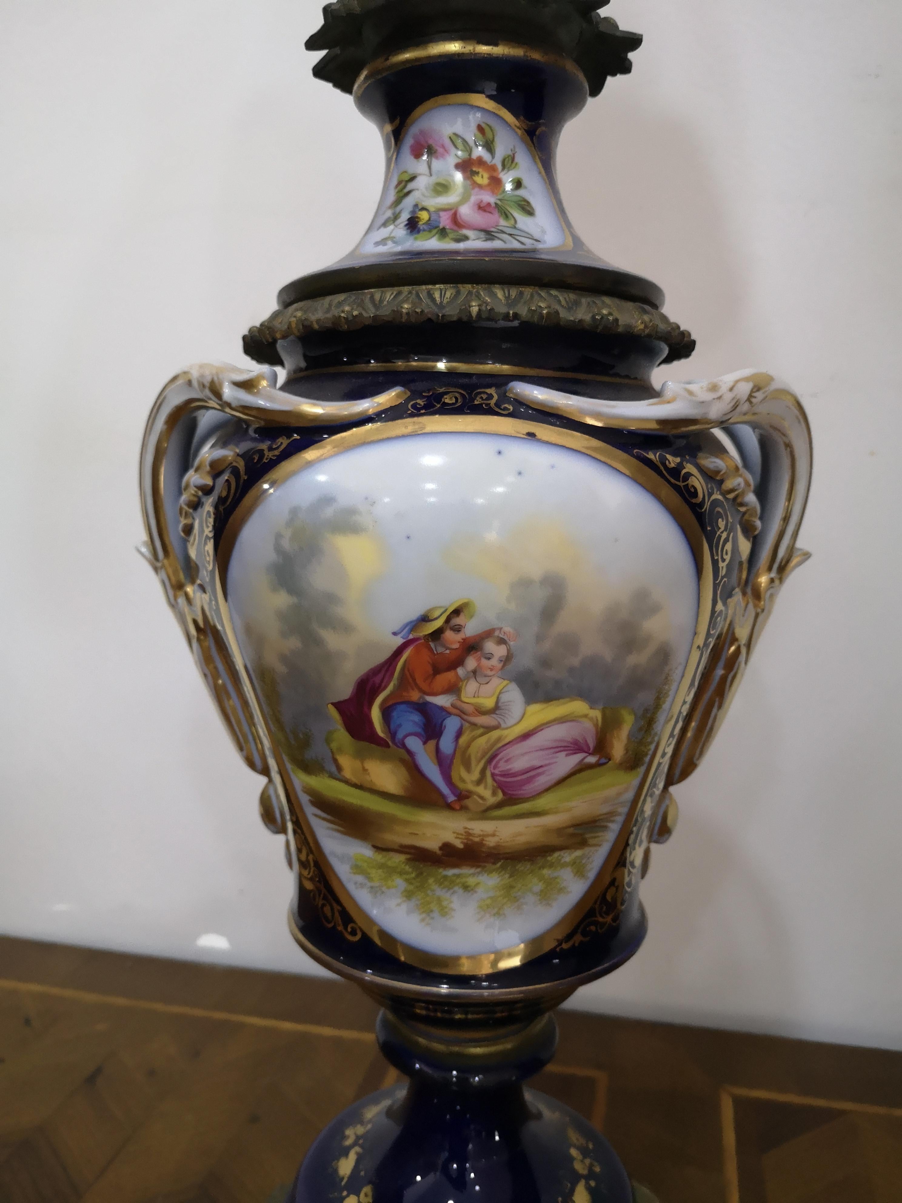 Sèvres porcelain oil lamp, mid-19th century For Sale 2
