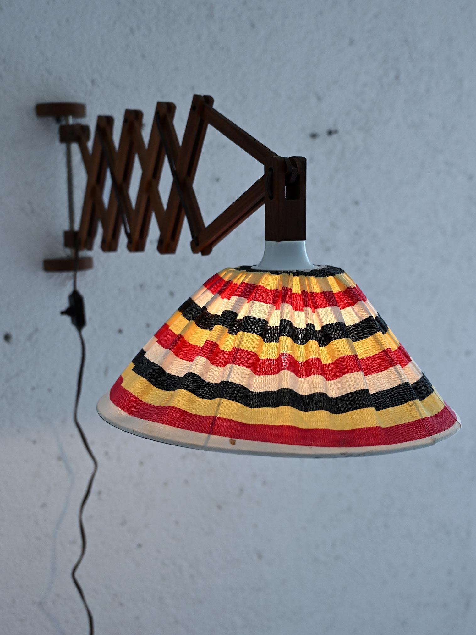 Scandinavian Modern 1940s lamp with extendable arm For Sale