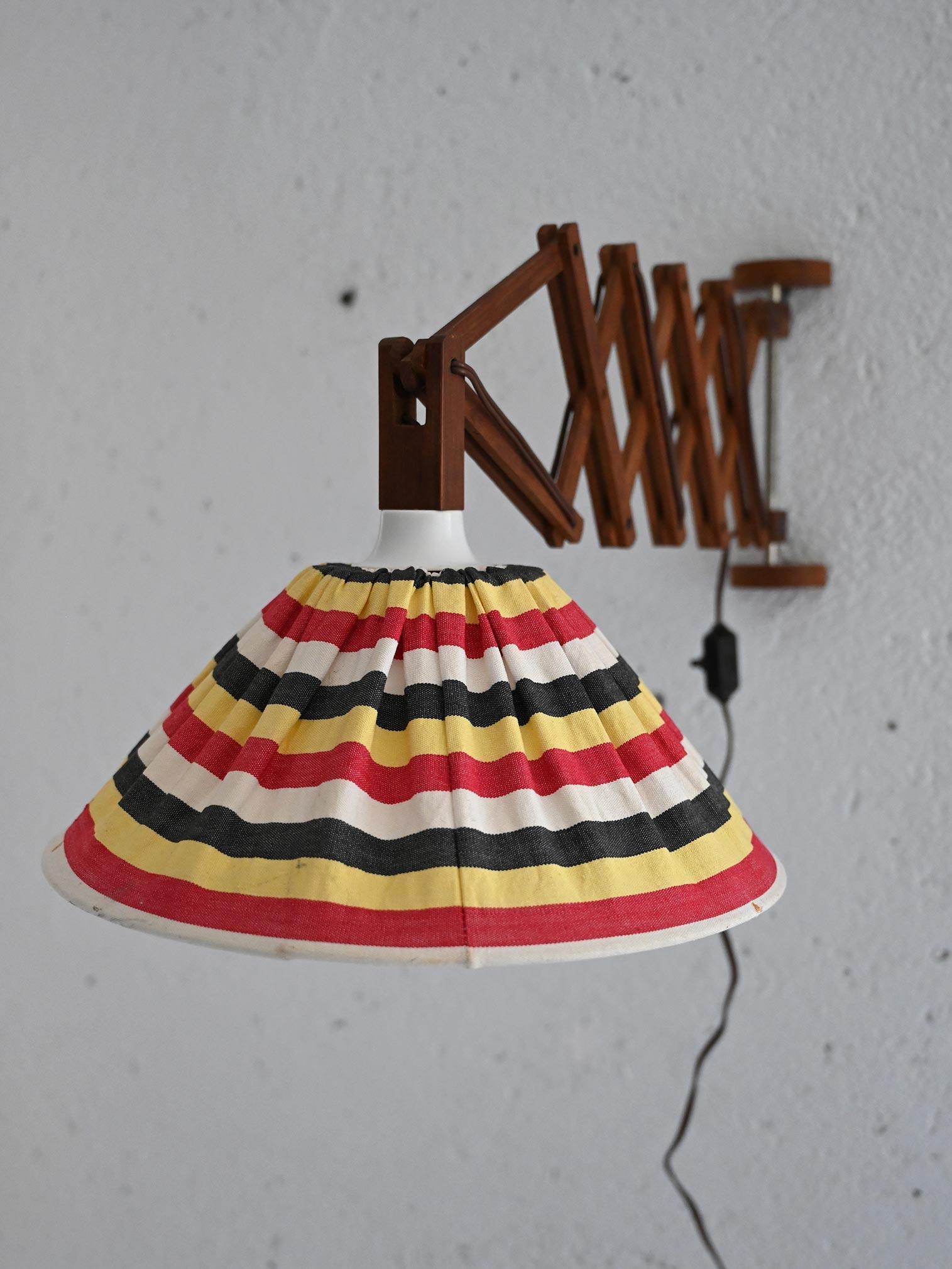 Scandinavian 1940s lamp with extendable arm For Sale