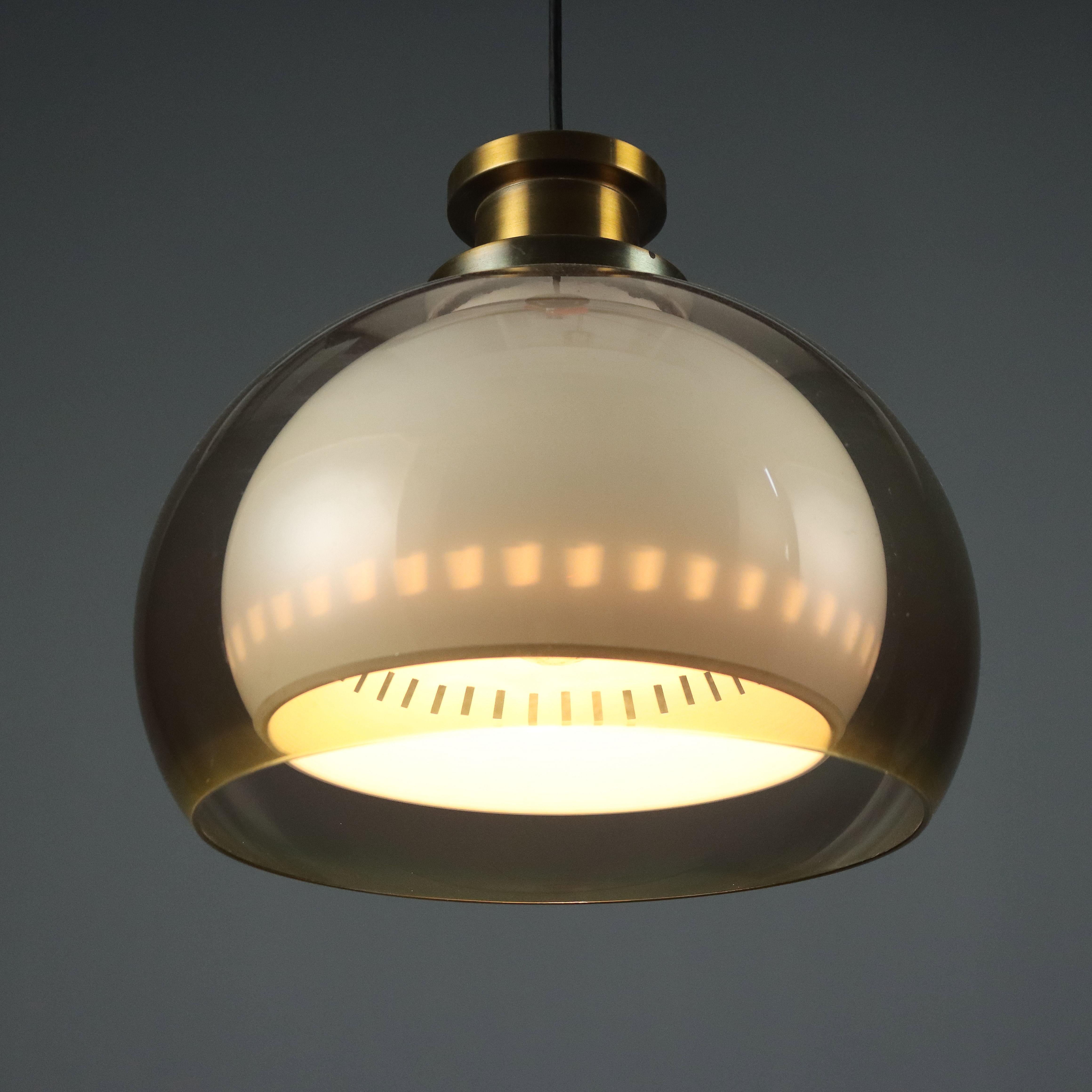 Lampada Anni '60 Con Doppia Calotta in Metacrilato In condizioni buone in vendita a Milano, IT