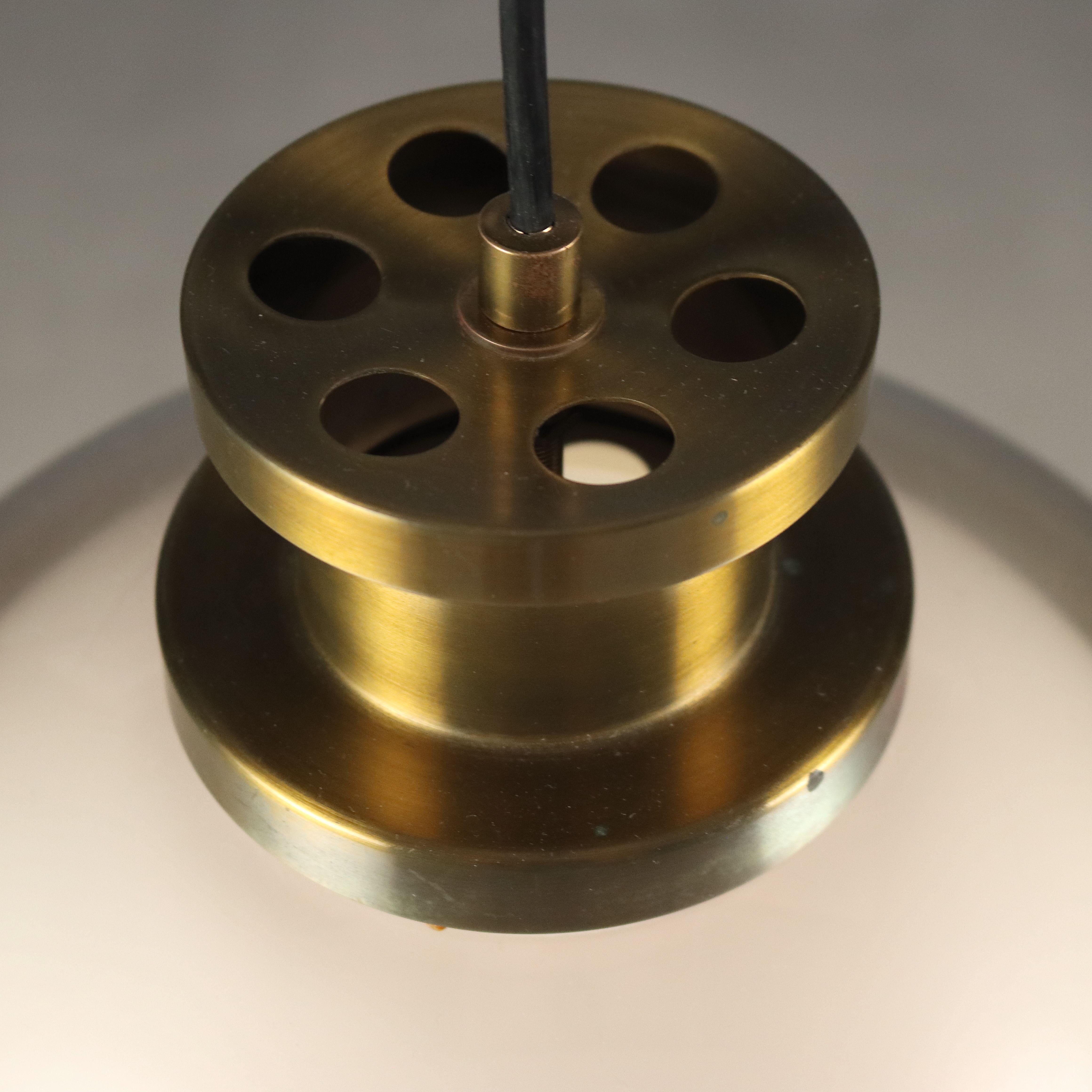Alluminio Lampada Anni '60 Con Doppia Calotta in Metacrilato in vendita