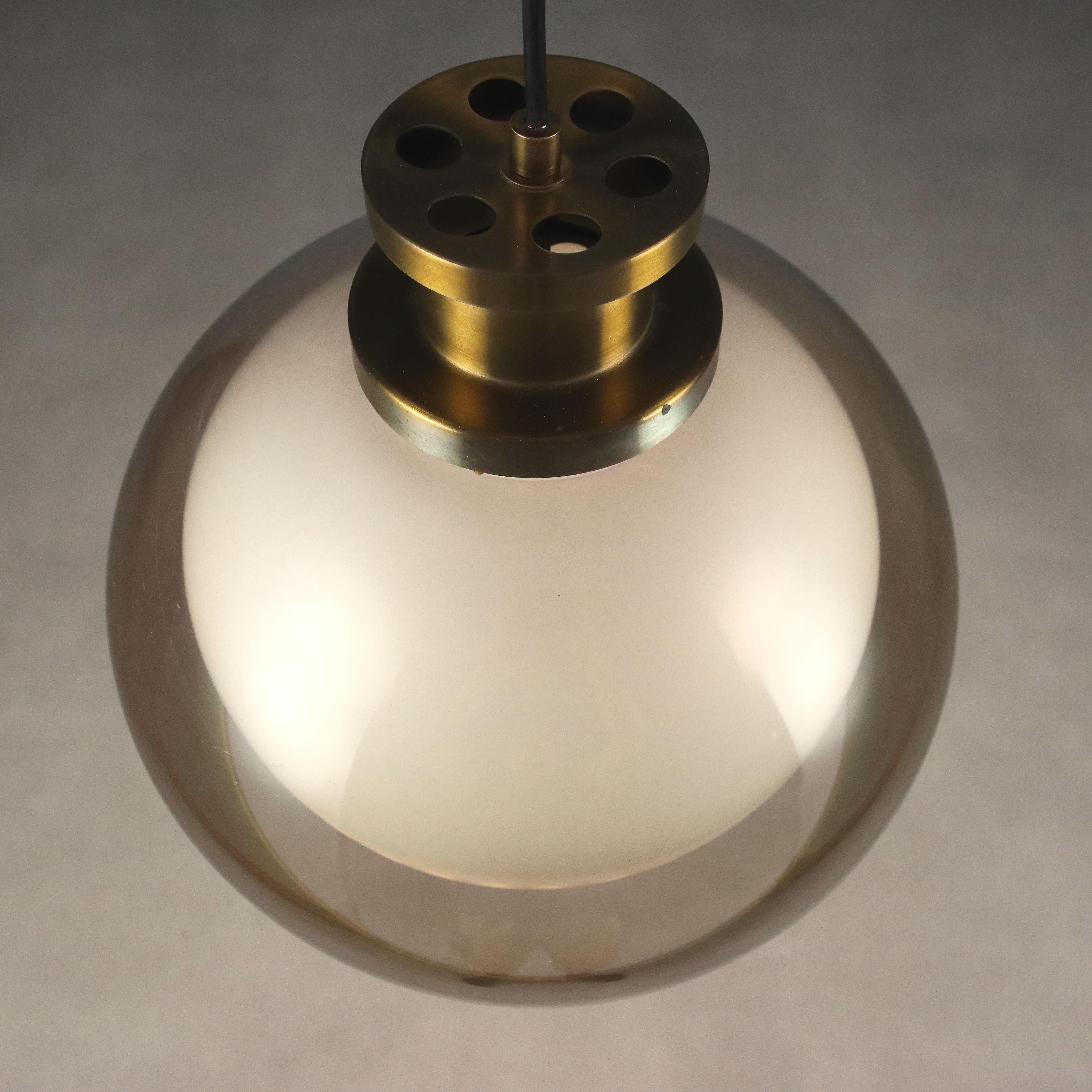 Lampada Anni '60 Con Doppia Calotta in Metacrilato in vendita 1