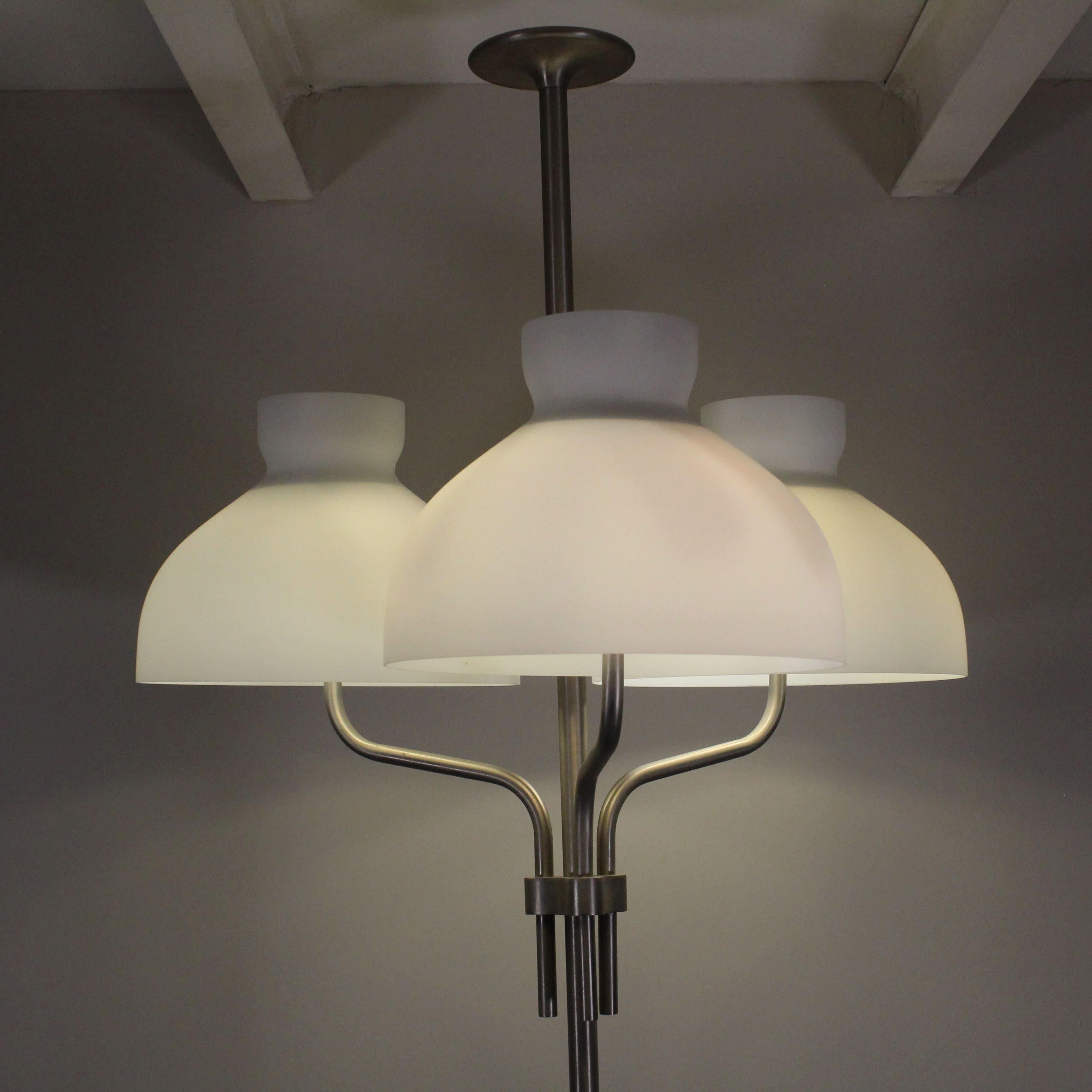 Italian Lampada Arenzano Tre Fiamme, Ignazio Gardella, Azucena, Edizione Limitata in vendita