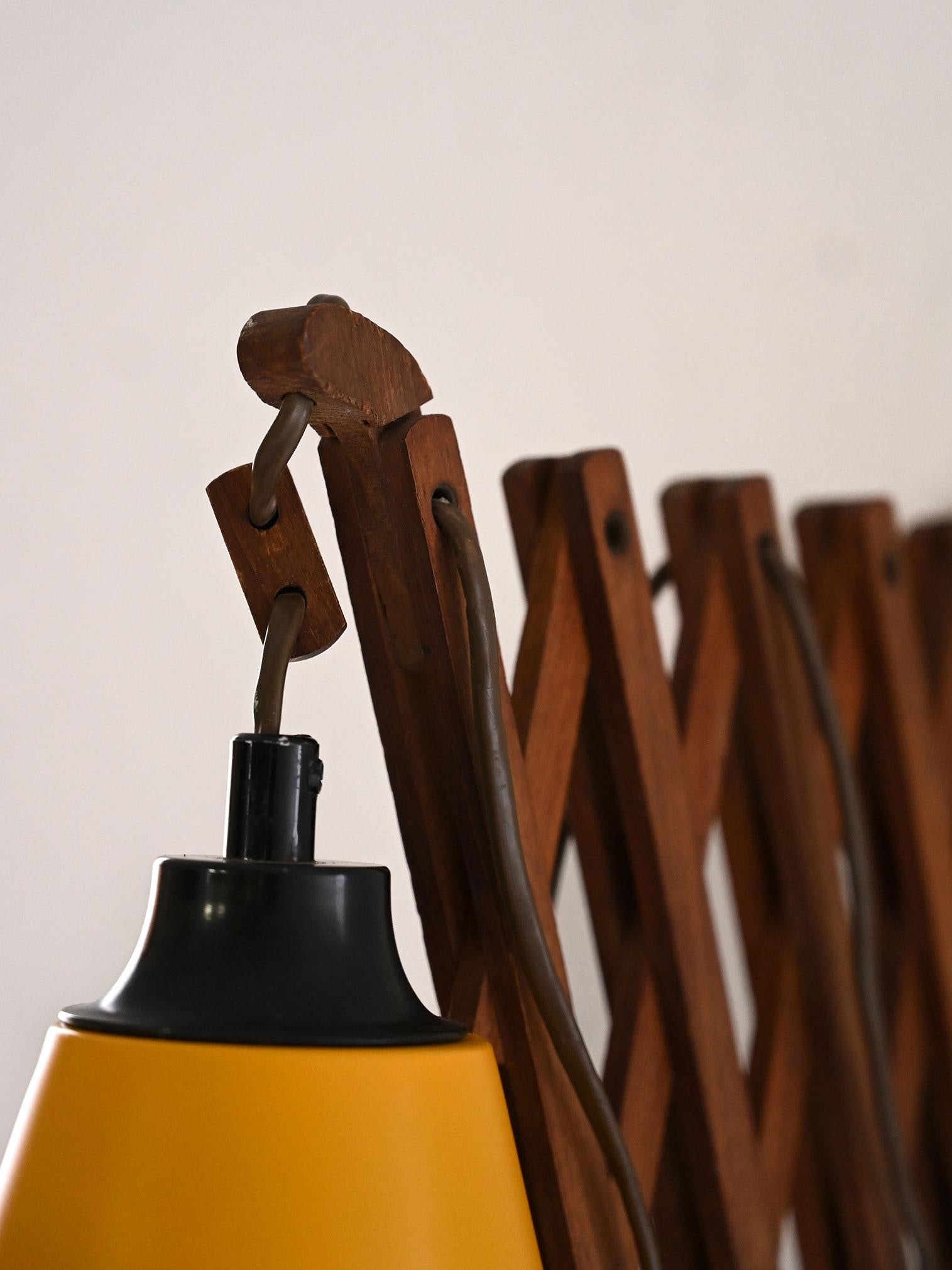 Scandinavian Lamp with extendable arm For Sale