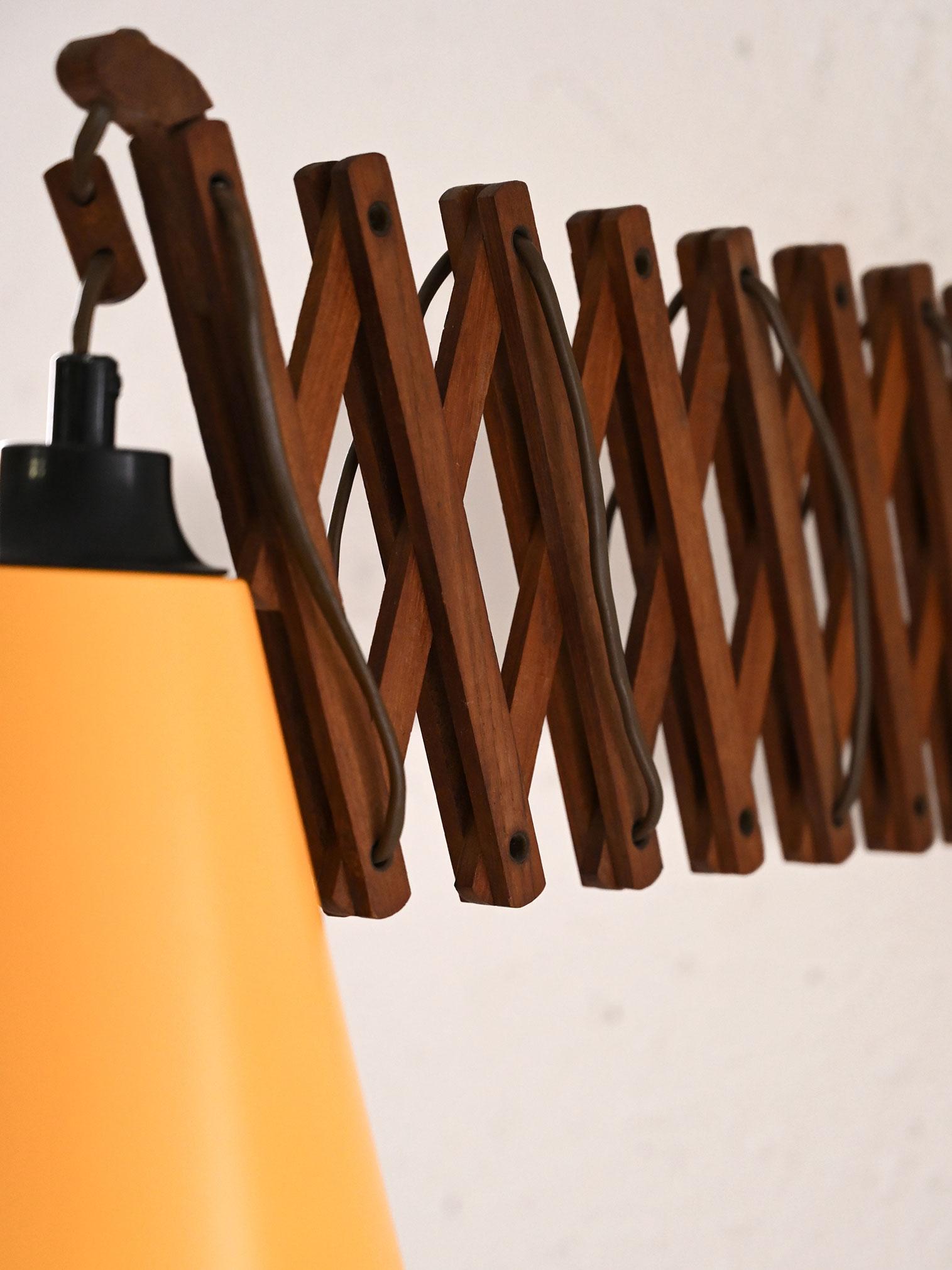 Lamp with extendable arm In Good Condition For Sale In Brescia, IT