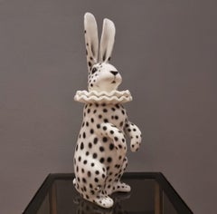Lampada con Coniglio in Ceramica Dipinta vestito da Pierrot
