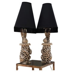Lampe avec lapin en céramique peint déguisé en Pierrot