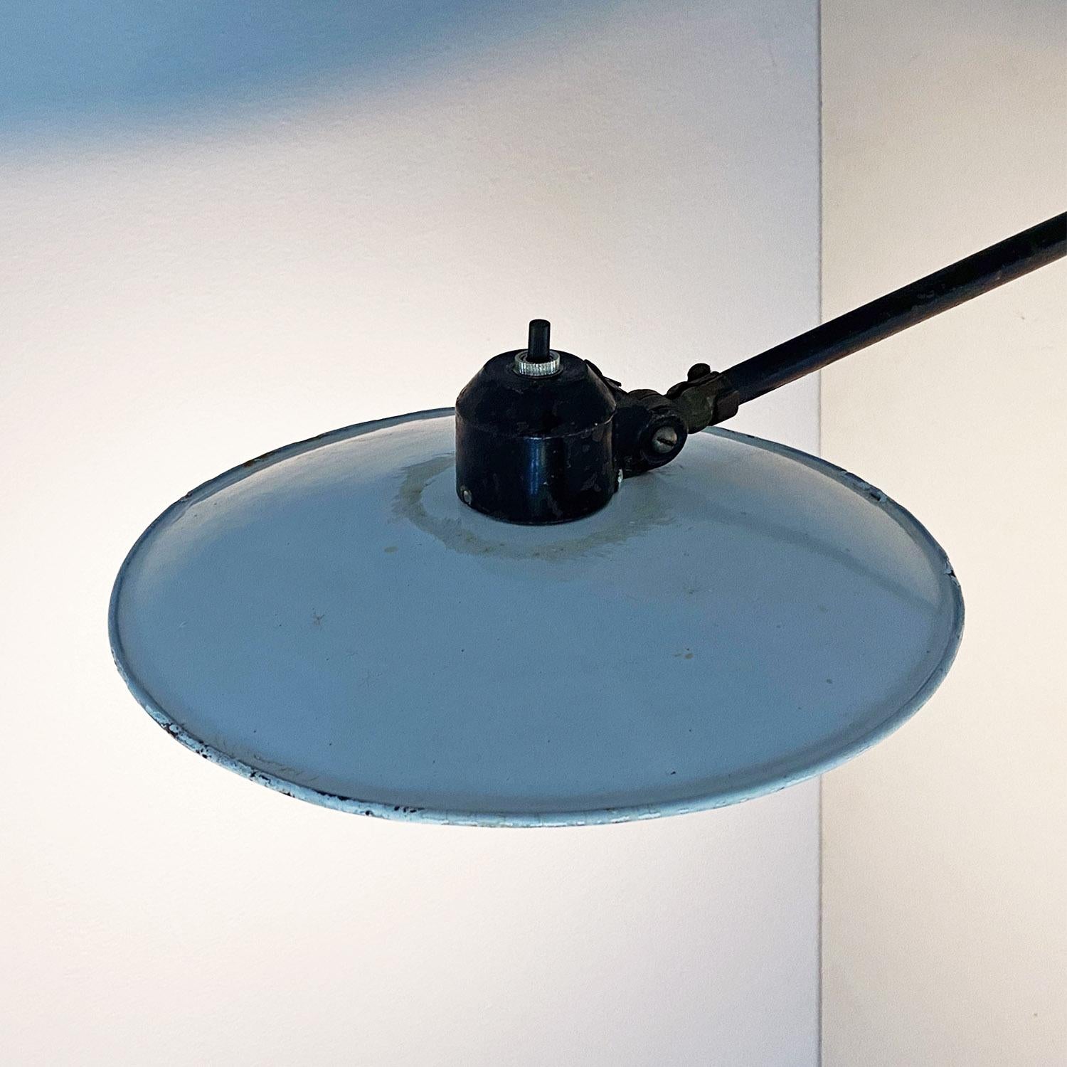 Italian Lampada da muro a braccio direzionabile in metallo, italiana di metà secolo 1960 For Sale