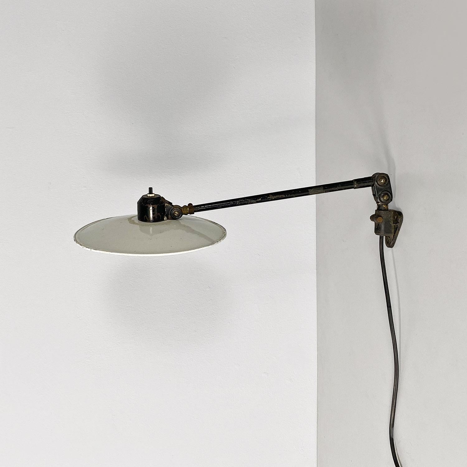 Mid-20th Century Lampada da muro a braccio direzionabile in metallo, italiana di metà secolo 1960 For Sale