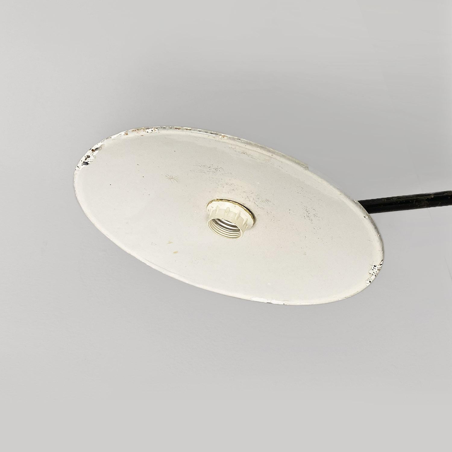 Metal Lampada da muro a braccio direzionabile in metallo, italiana di metà secolo 1960 For Sale