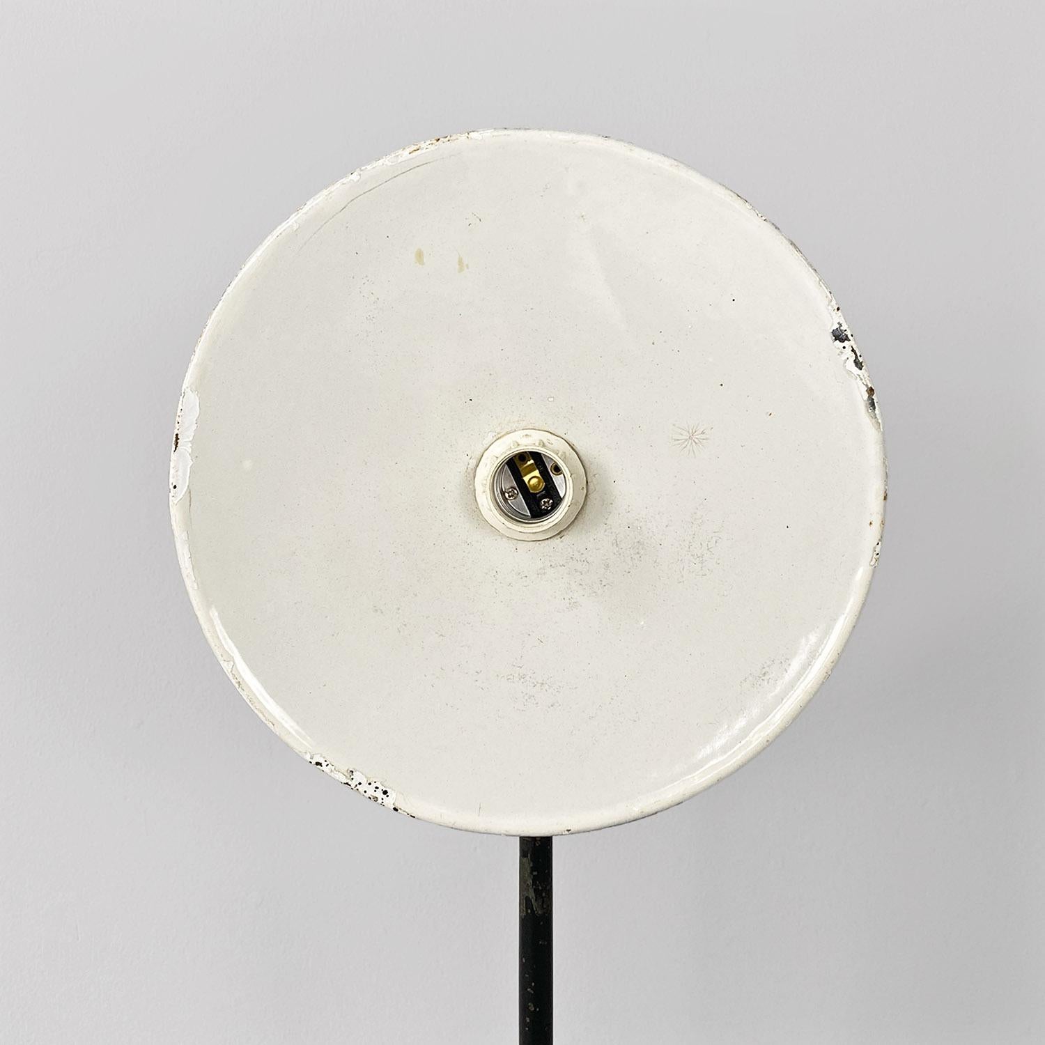 Lampada da muro a braccio direzionabile in metallo, italiana di metà secolo 1960 For Sale 1