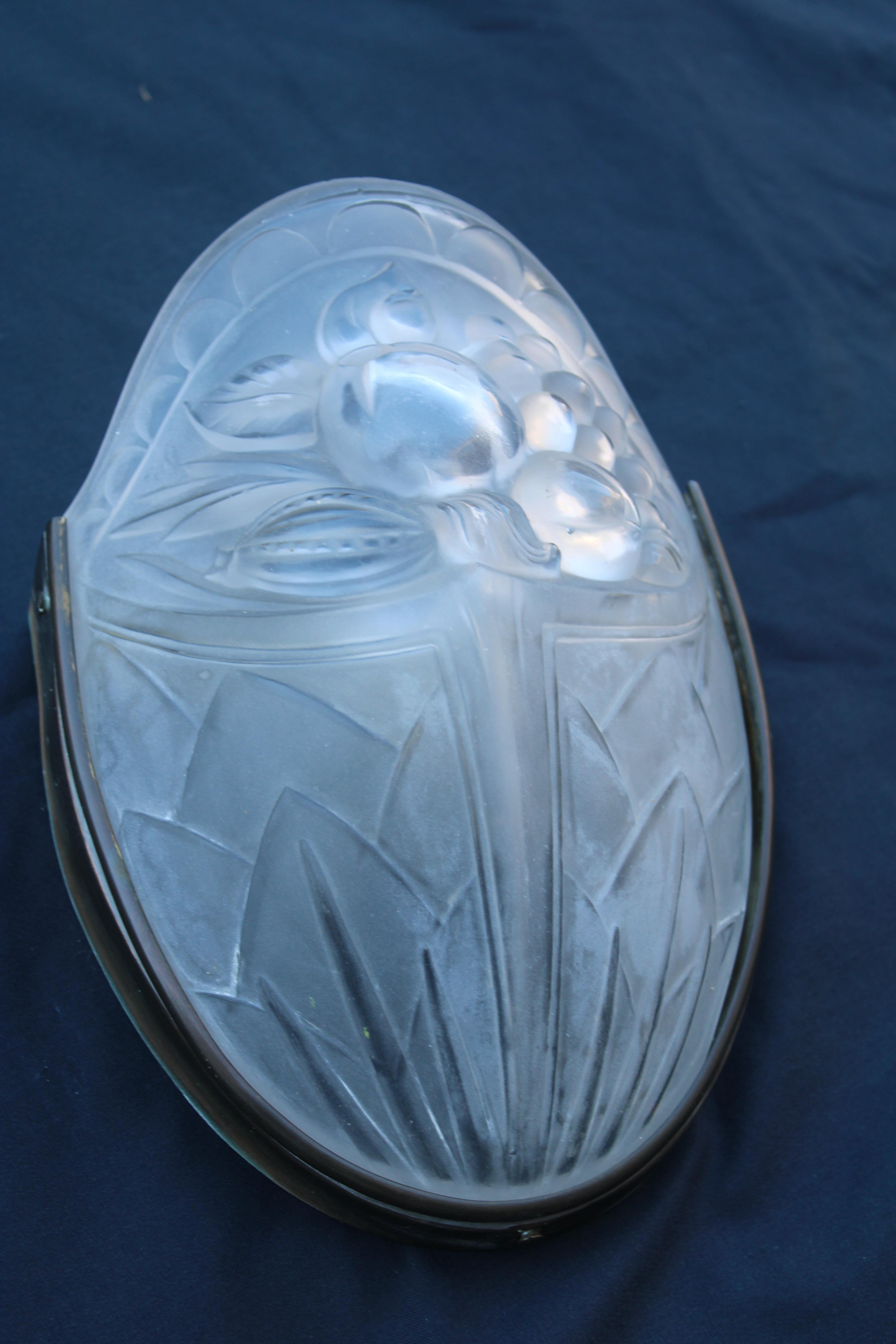 Lampada da Muro Francese Art Decò 1930 in Cristallo e Ottone Lalique stile in vendita 4