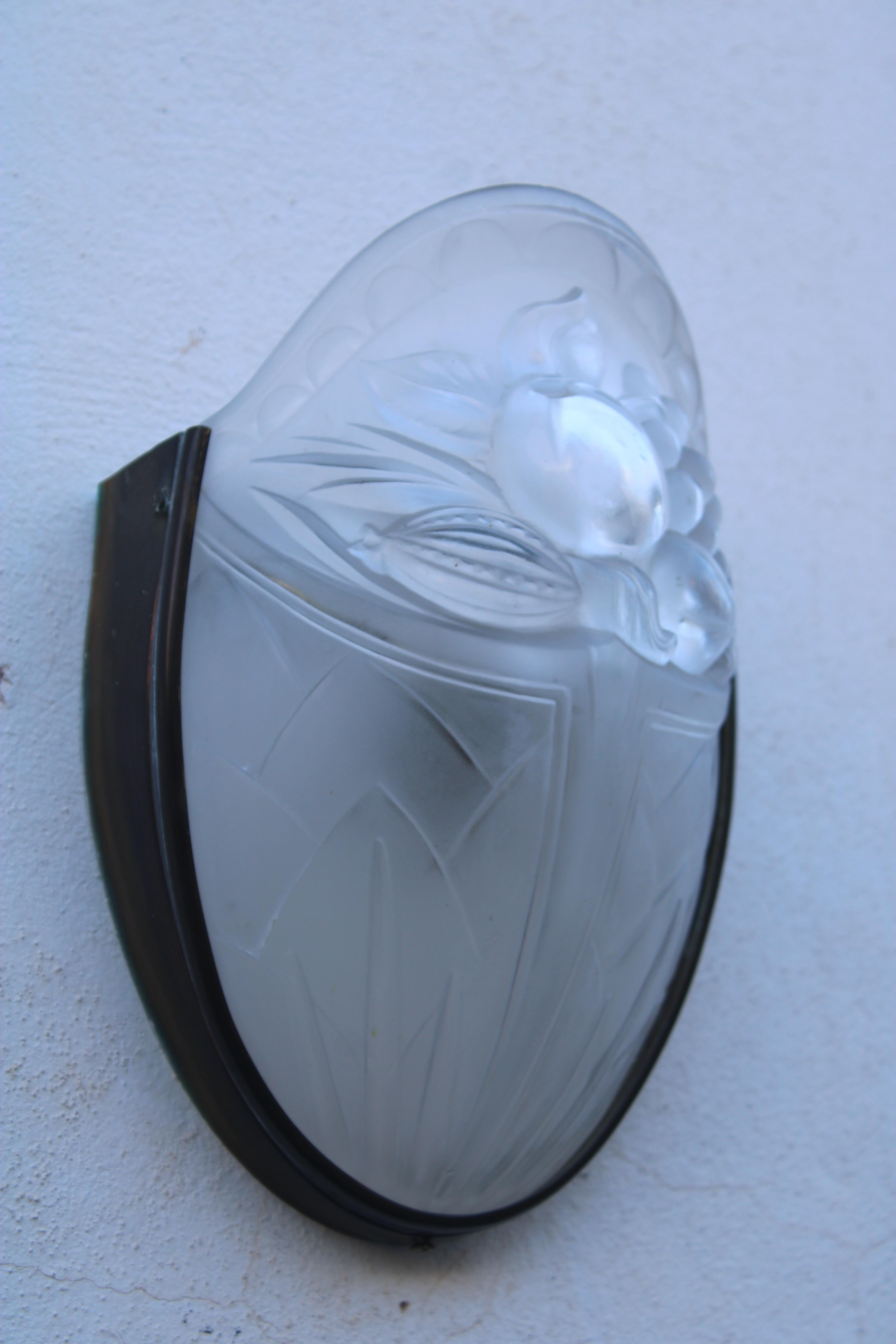 Lampada da Muro Francese Art Decò 1930 in Cristallo e Ottone Lalique stile in vendita 5