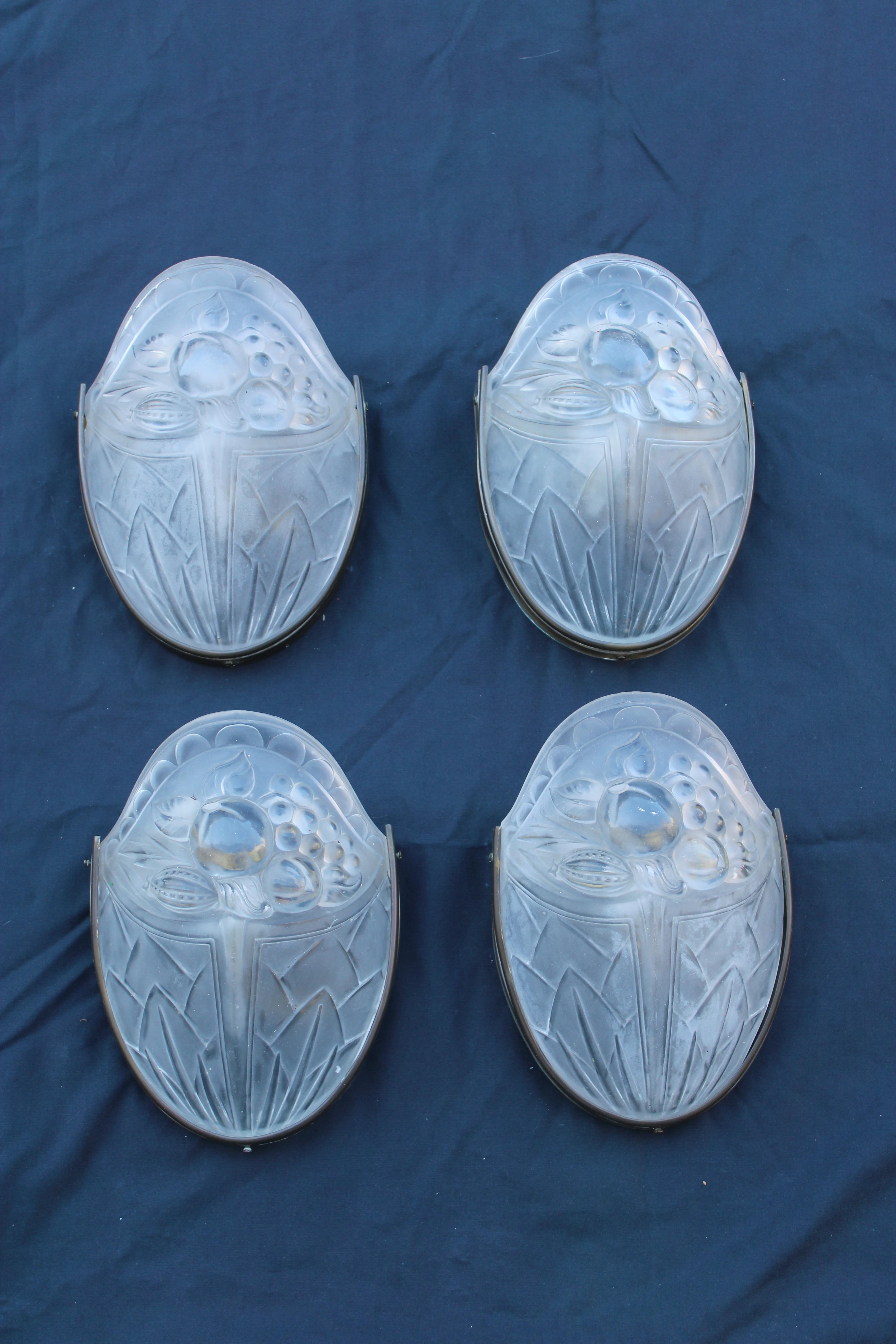 Art Déco Lampada da Muro Francese Art Decò 1930 in Cristallo e Ottone Lalique stile in vendita