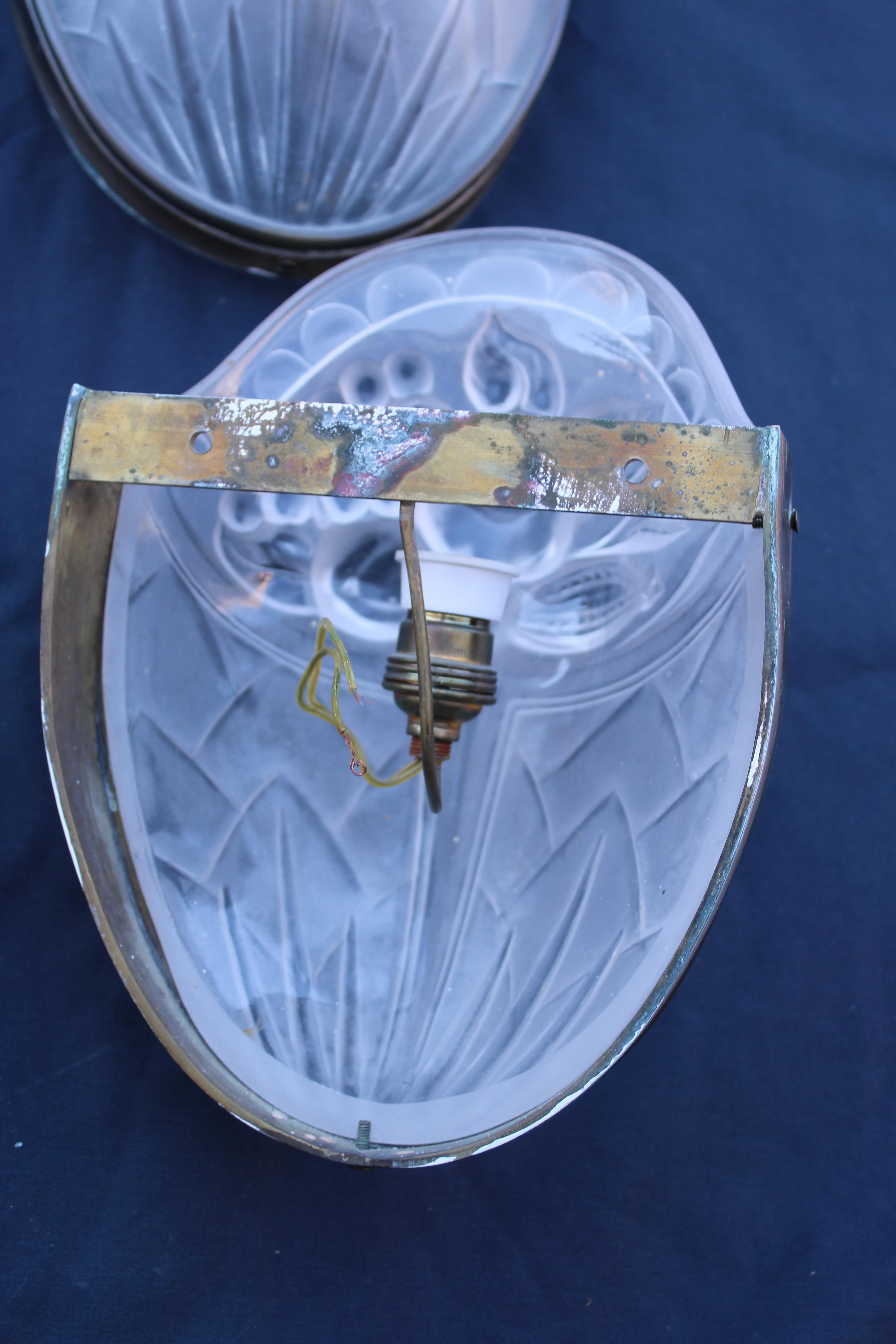 Lampada da Muro Francese Art Decò 1930 in Cristallo e Ottone Lalique stile in vendita 2
