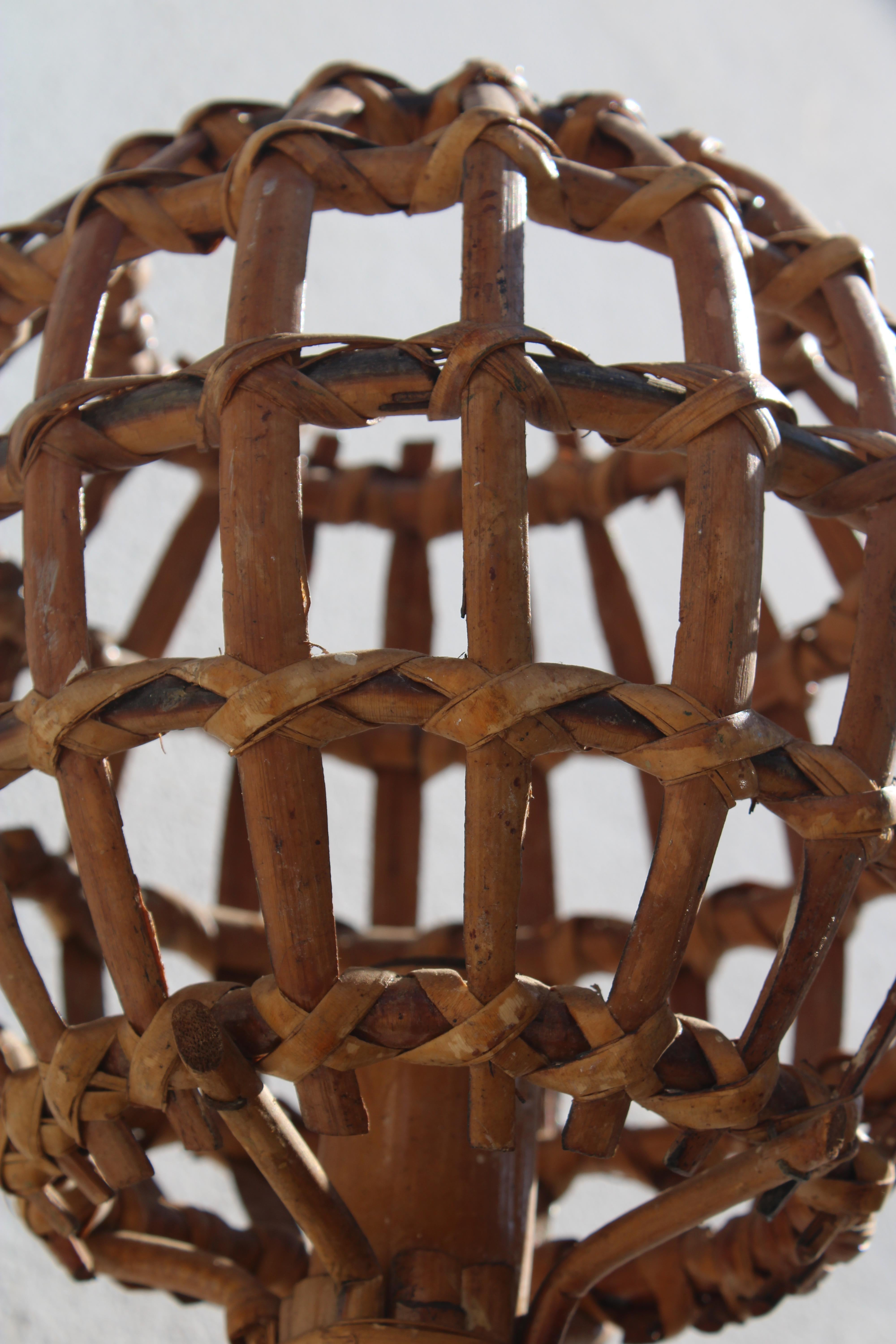 Italian Italy Mid-century design 1950s woven bamboo wall lamp For Sale