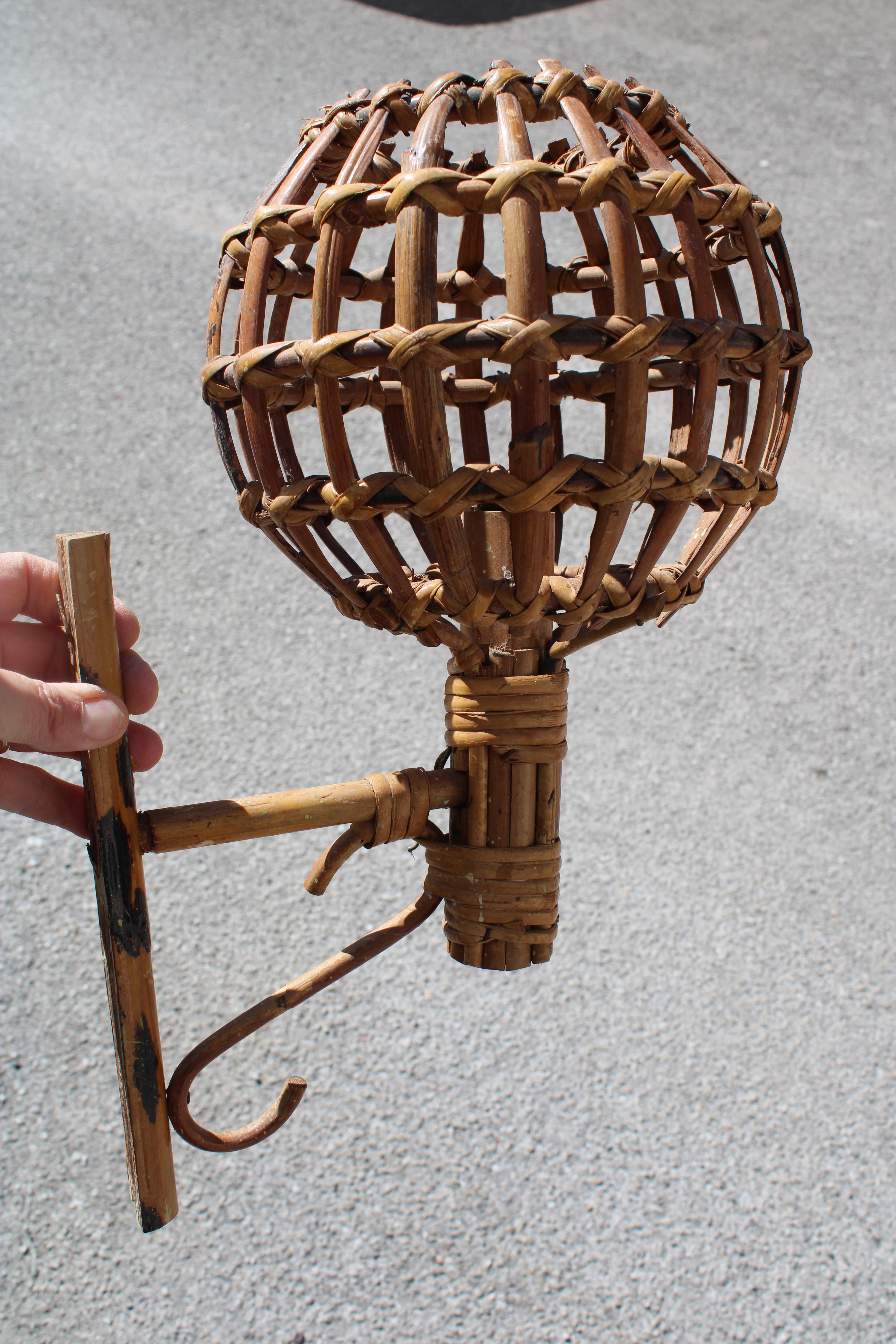 Italy Mid-century design 1950s woven bamboo wall lamp In Good Condition For Sale In Palermo, Sicily