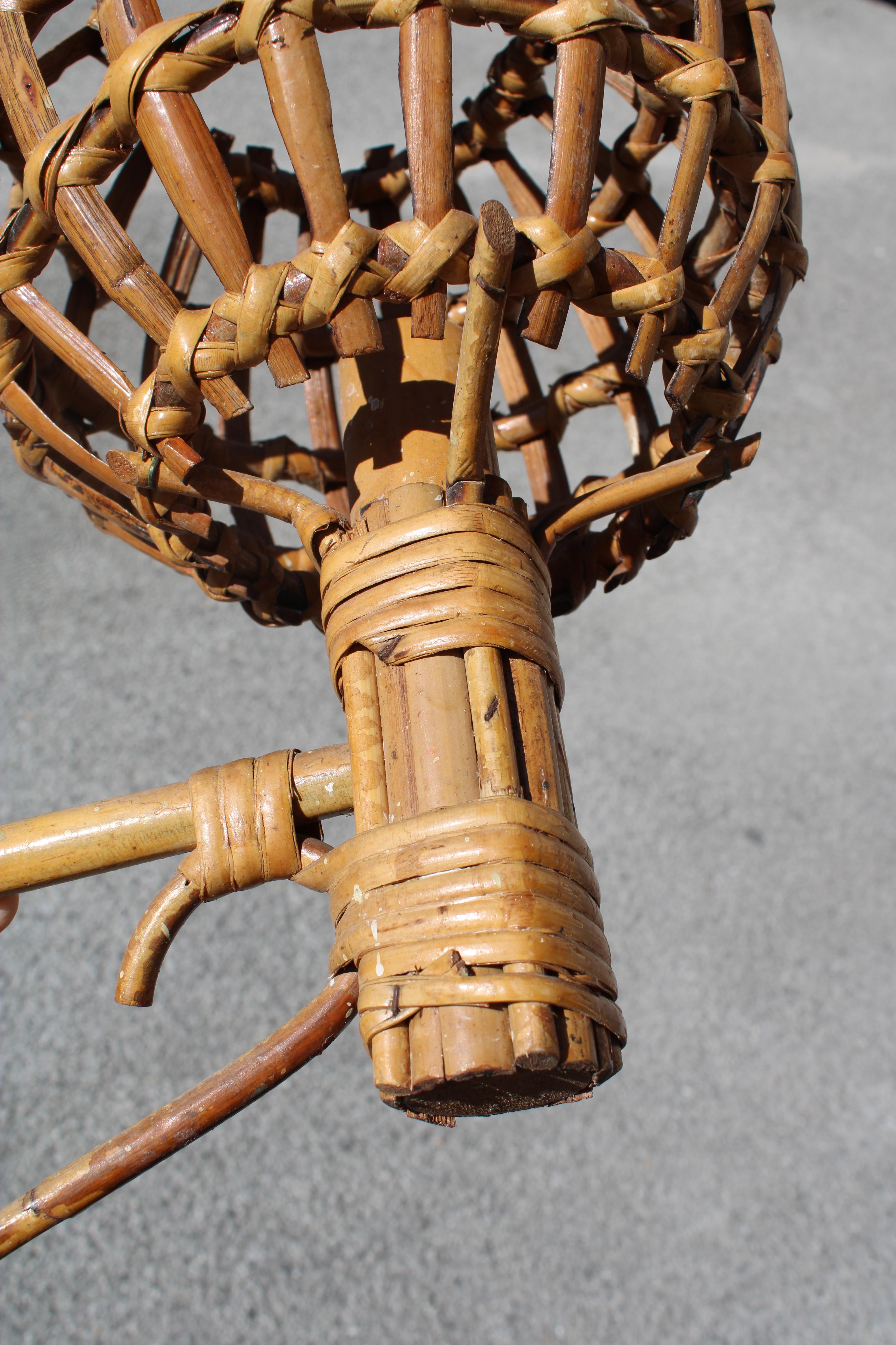 Italy Mid-century design 1950s woven bamboo wall lamp For Sale 1