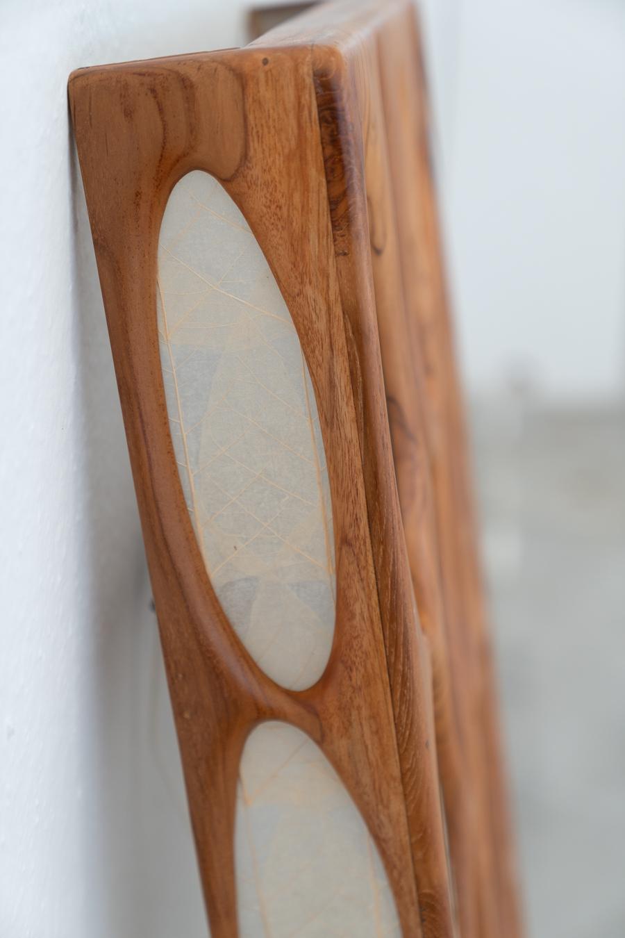 Late 20th Century Cherry wood and rice paper wall lamp, prod. Steelline 80s For Sale