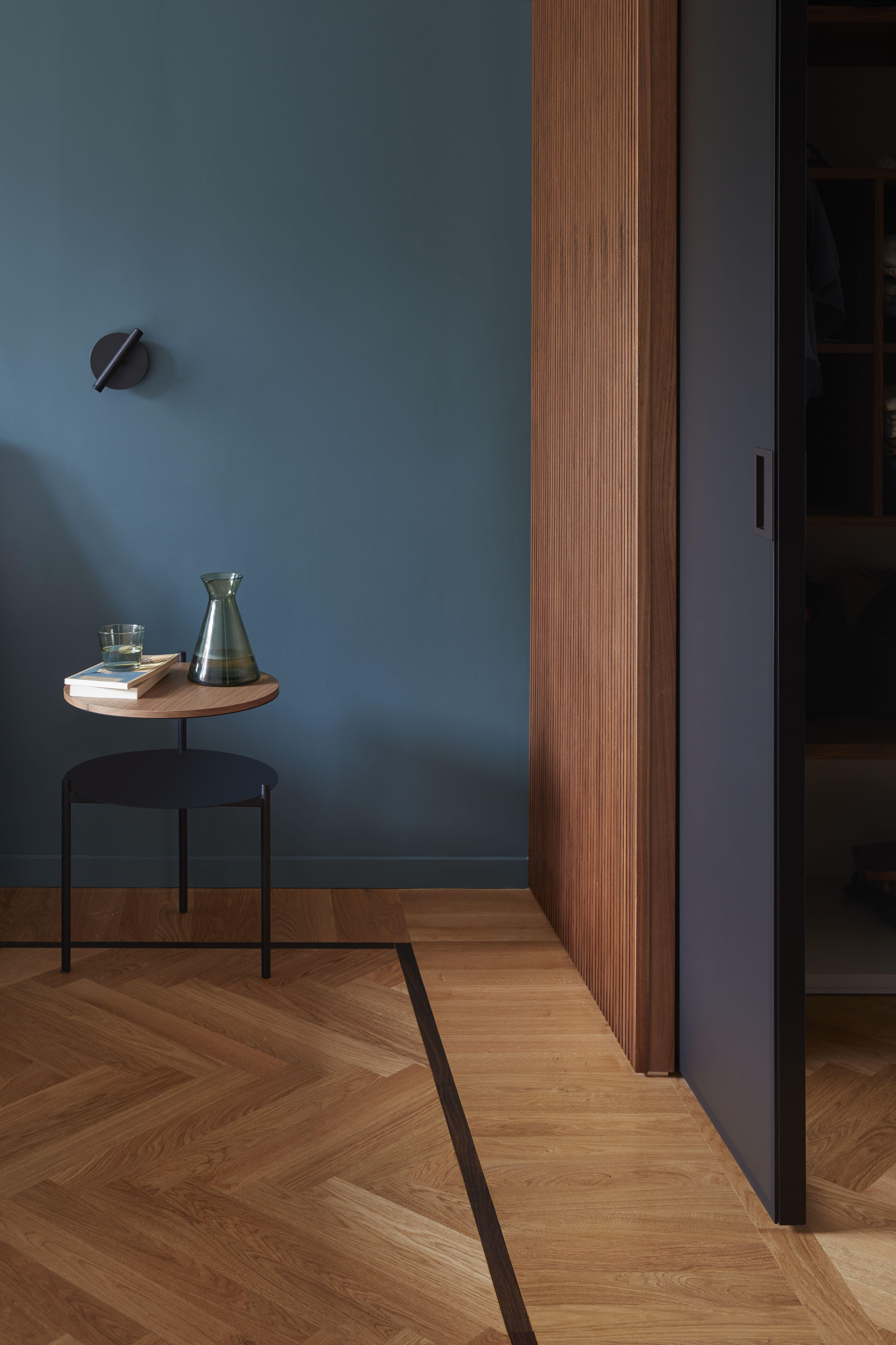 Periodo contemporaneo Lampada da parete applique moderna da lettura per camera da letto nero in vendita