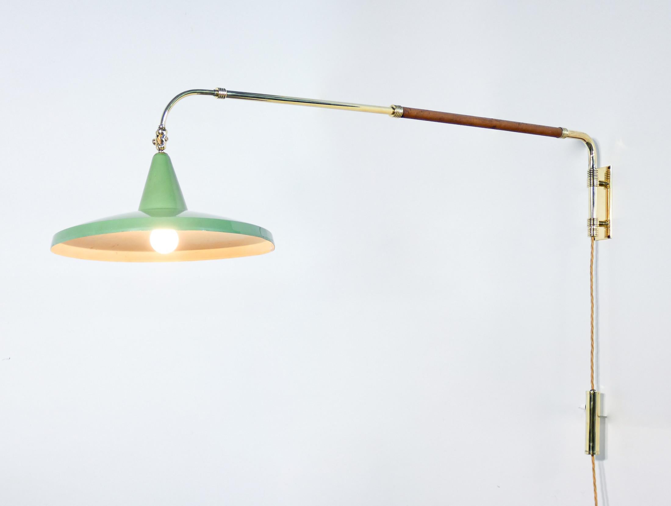 Lampada da parete
con braccio estensibile
e contrappeso,
stile ARREDOLUCE.

ORIGINE
Italia

PERIODO
Anni 40/50

MARCA
La lampada è riferibile alla produzione dell'epoca di Arredoluce

MODELLO
Lampada con braccio estensibile in due sezioni e paralume