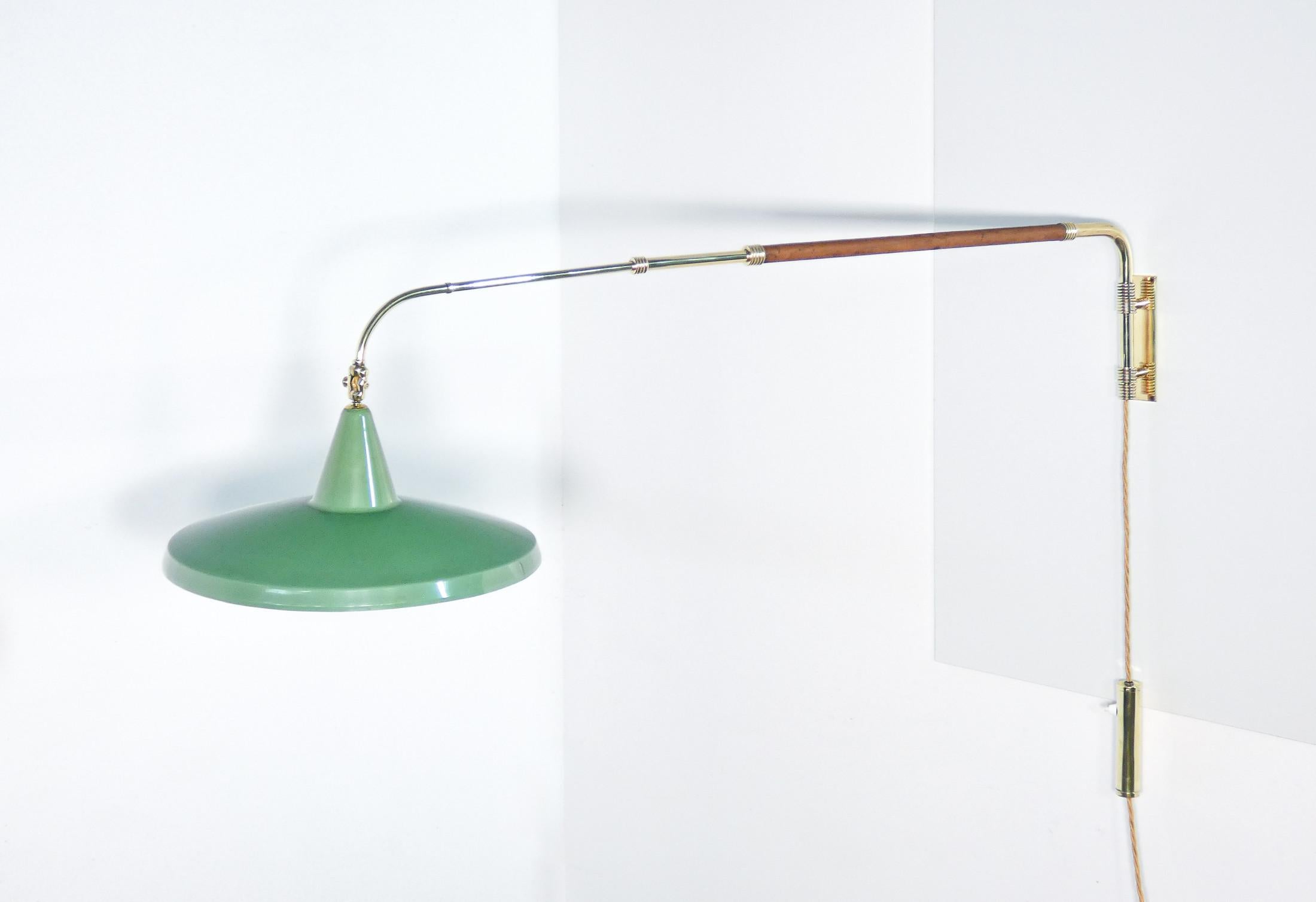 Alluminio Lampada da parete con braccio estensibile e contrappeso, stile ARREDOLUCE. 1940s